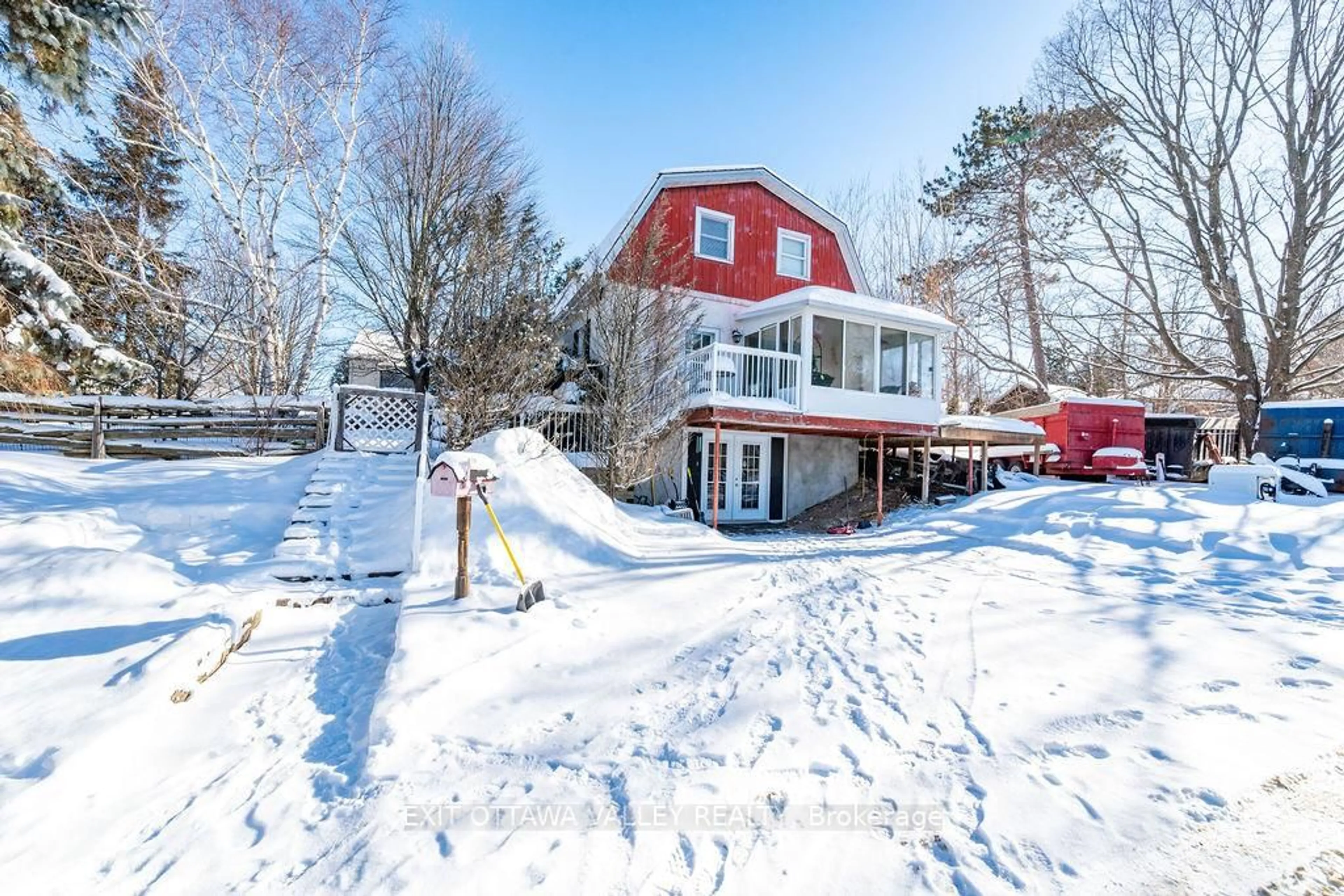 A pic from outside/outdoor area/front of a property/back of a property/a pic from drone, water/lake/river/ocean view for 504 Estelle St, Pembroke Ontario K8A 3G8