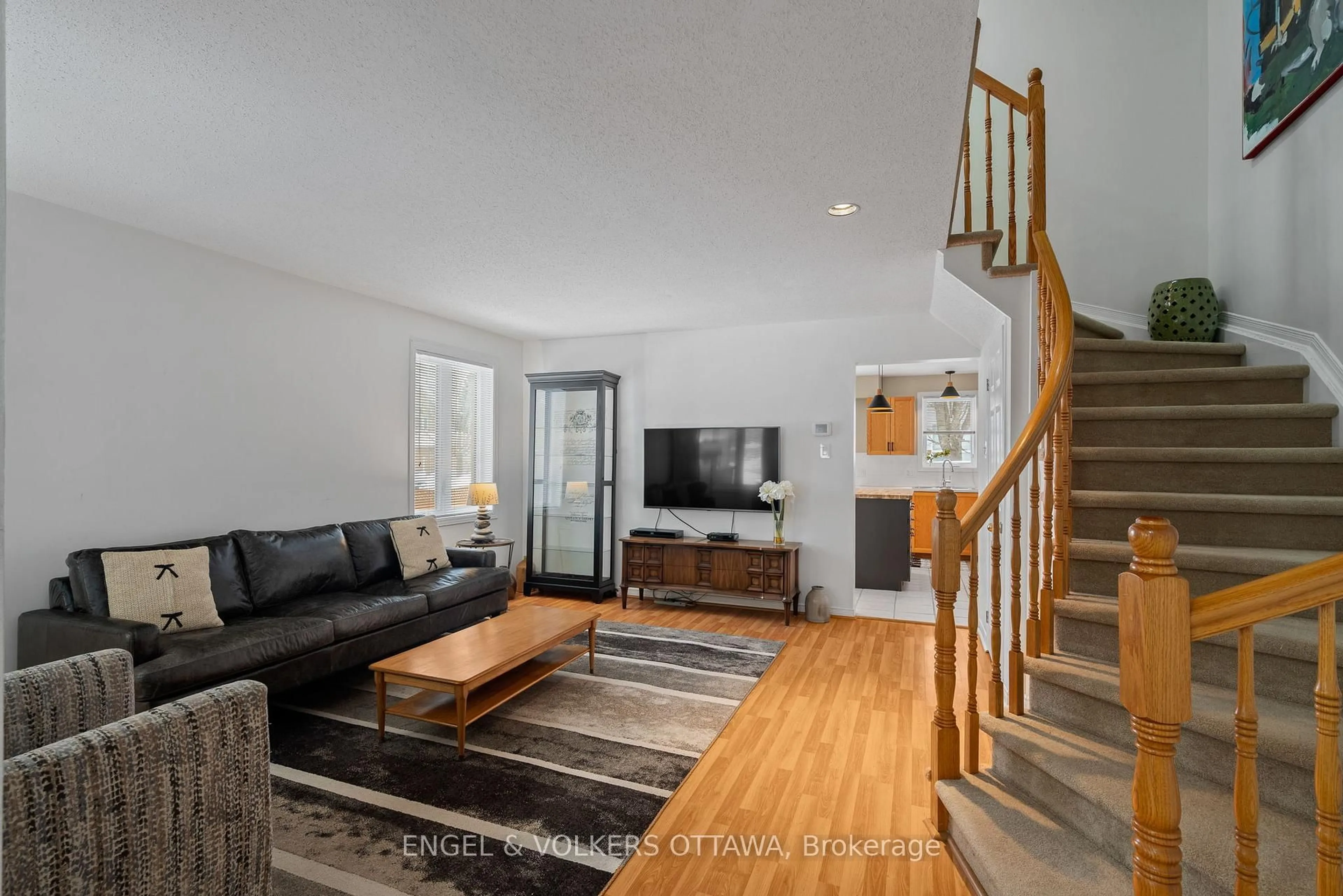 Living room with furniture, wood/laminate floor for 126 Whalings Circ, Stittsville Ontario K2S 1S4