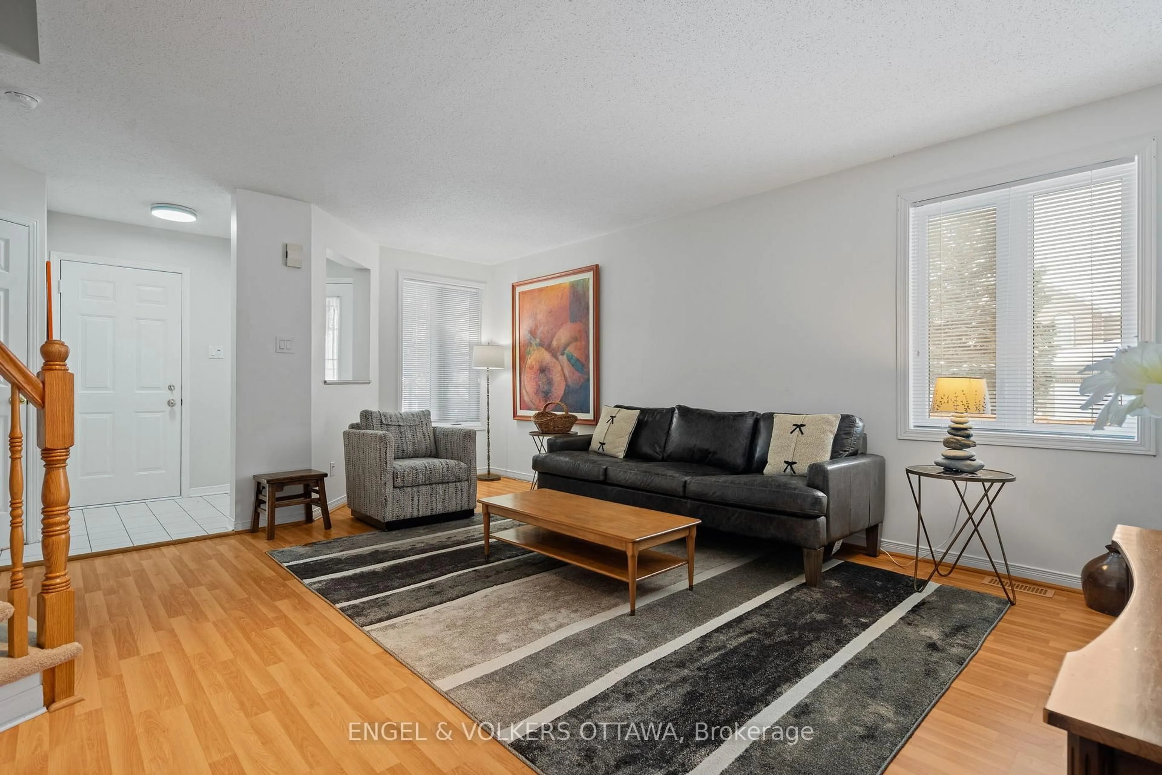 Living room with furniture, unknown for 126 Whalings Circ, Stittsville Ontario K2S 1S4