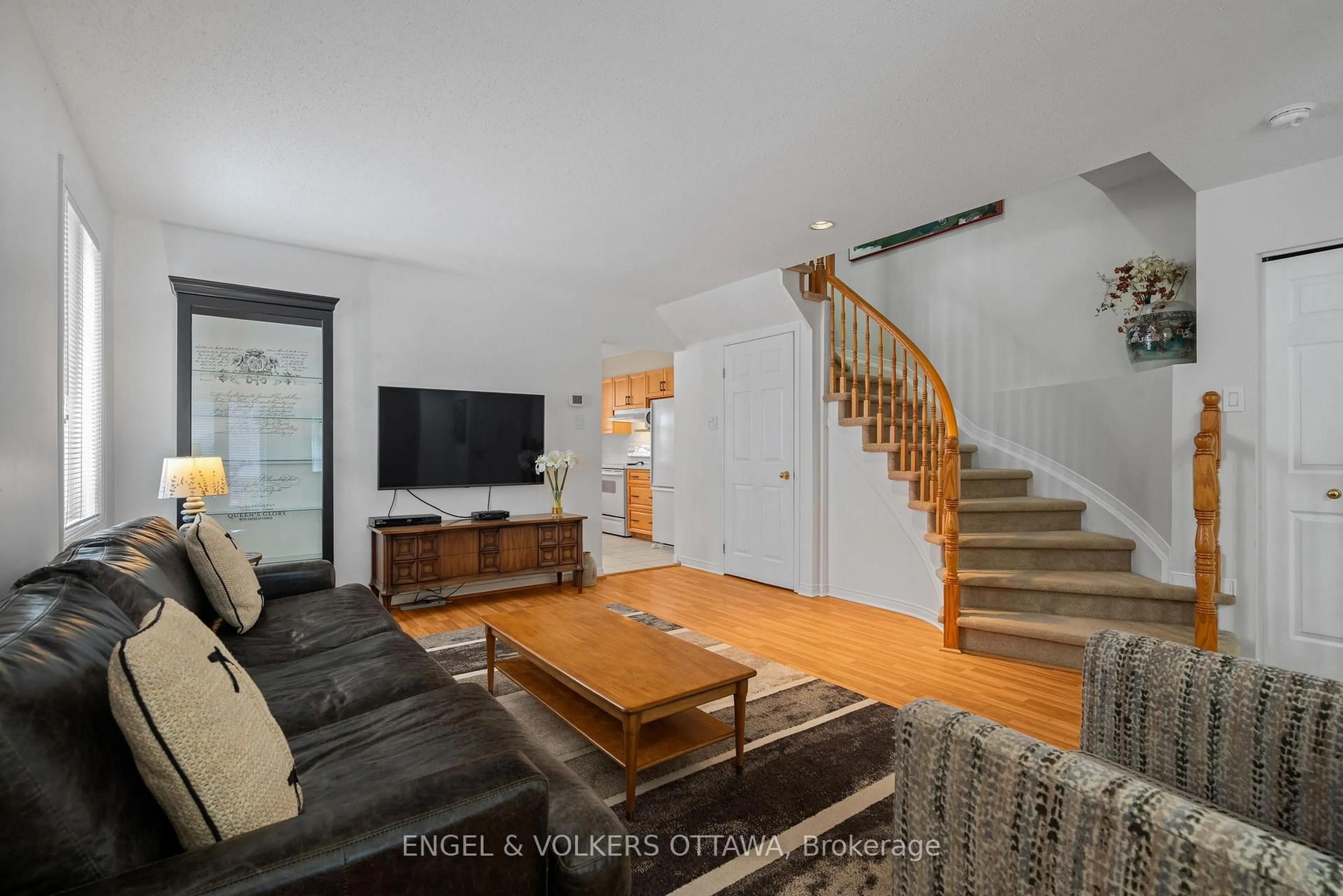 Living room with furniture, unknown for 126 Whalings Circ, Stittsville Ontario K2S 1S4