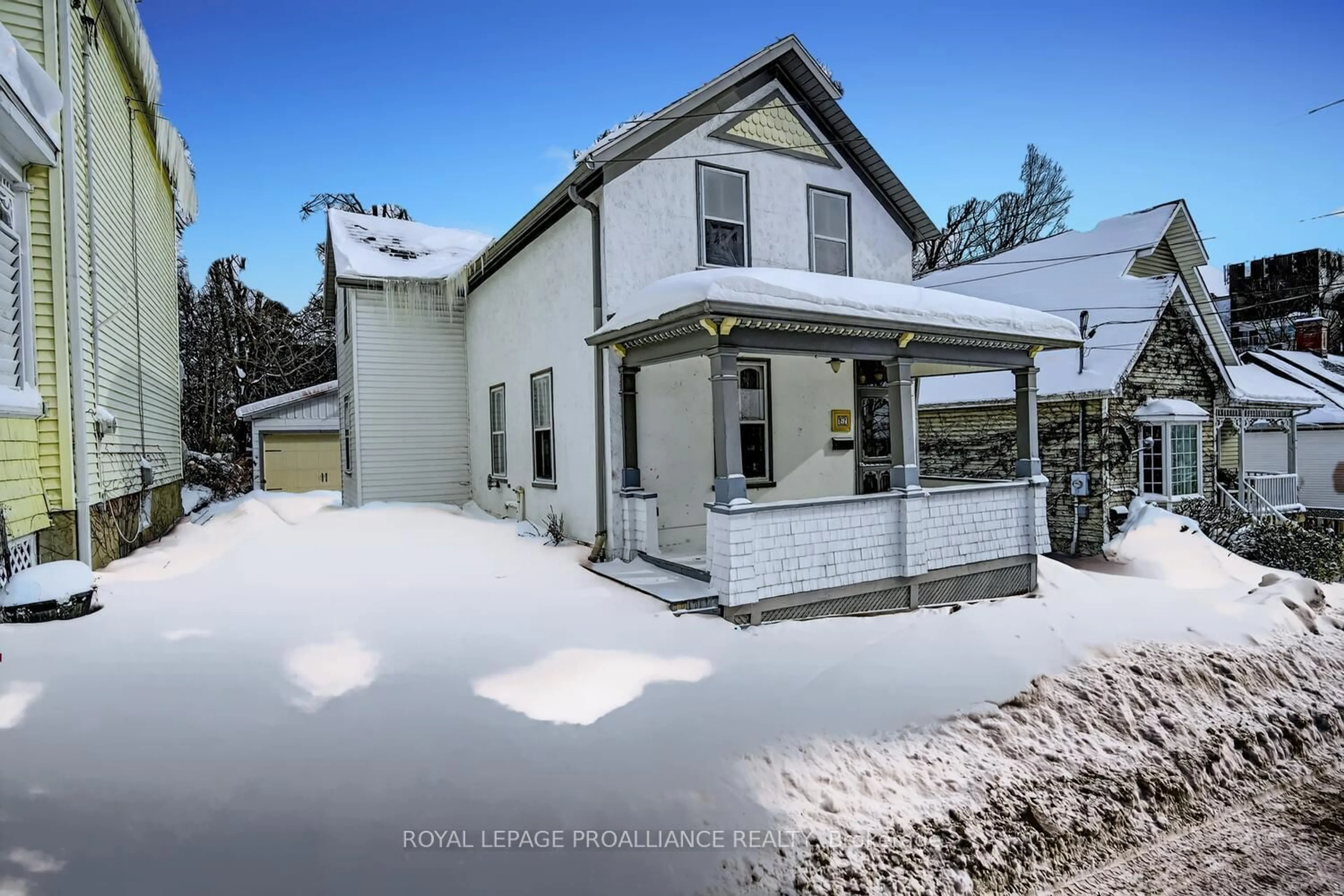 A pic from outside/outdoor area/front of a property/back of a property/a pic from drone, street for 37 Orchard St, Brockville Ontario K6V 2J6