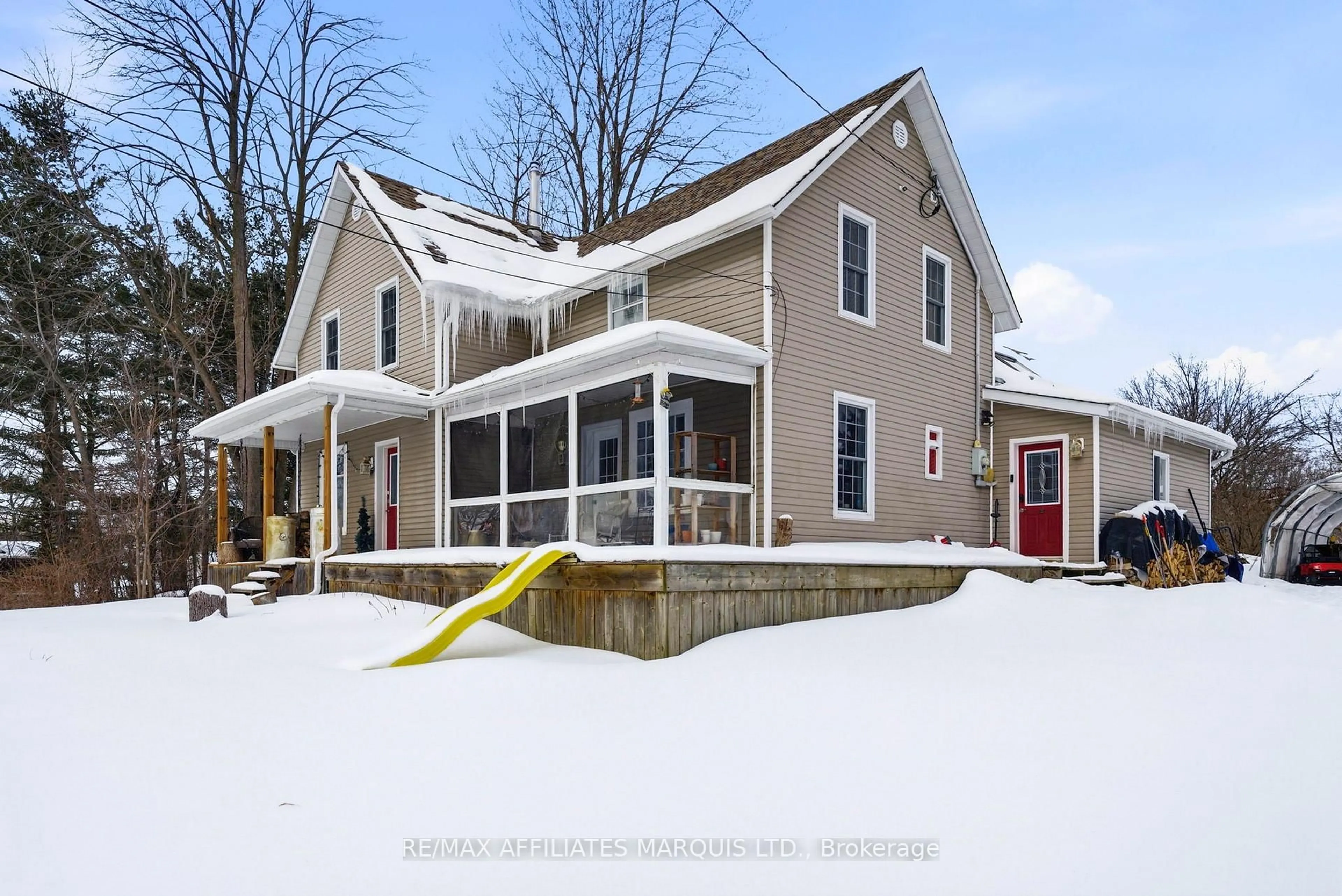 Home with vinyl exterior material, street for 18645 County 2 Rd, South Glengarry Ontario K6H 5R5