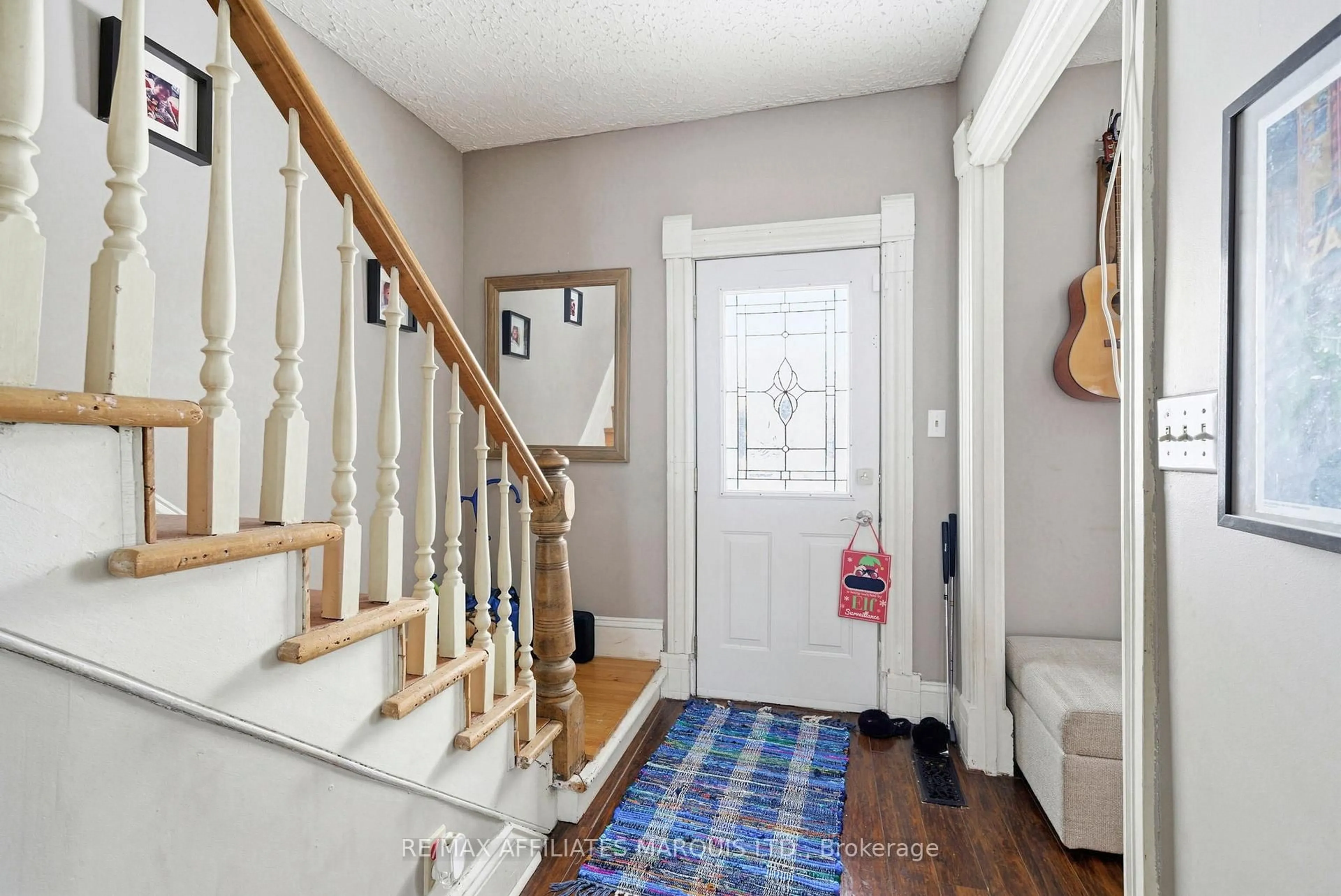Indoor entryway for 18645 County 2 Rd, South Glengarry Ontario K6H 5R5