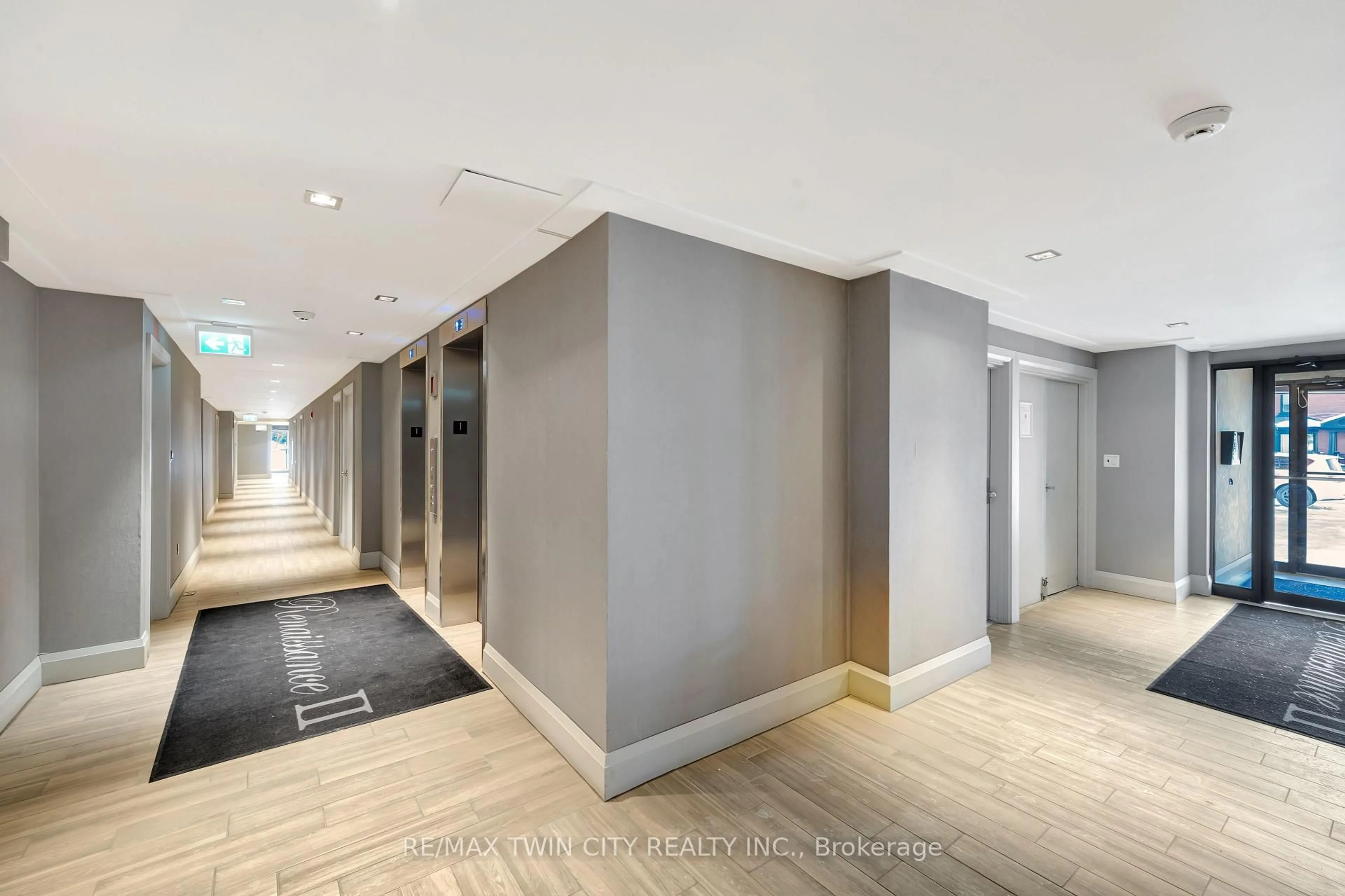 Indoor foyer for 10 Ellen St #901, Kitchener Ontario N2H 6R8