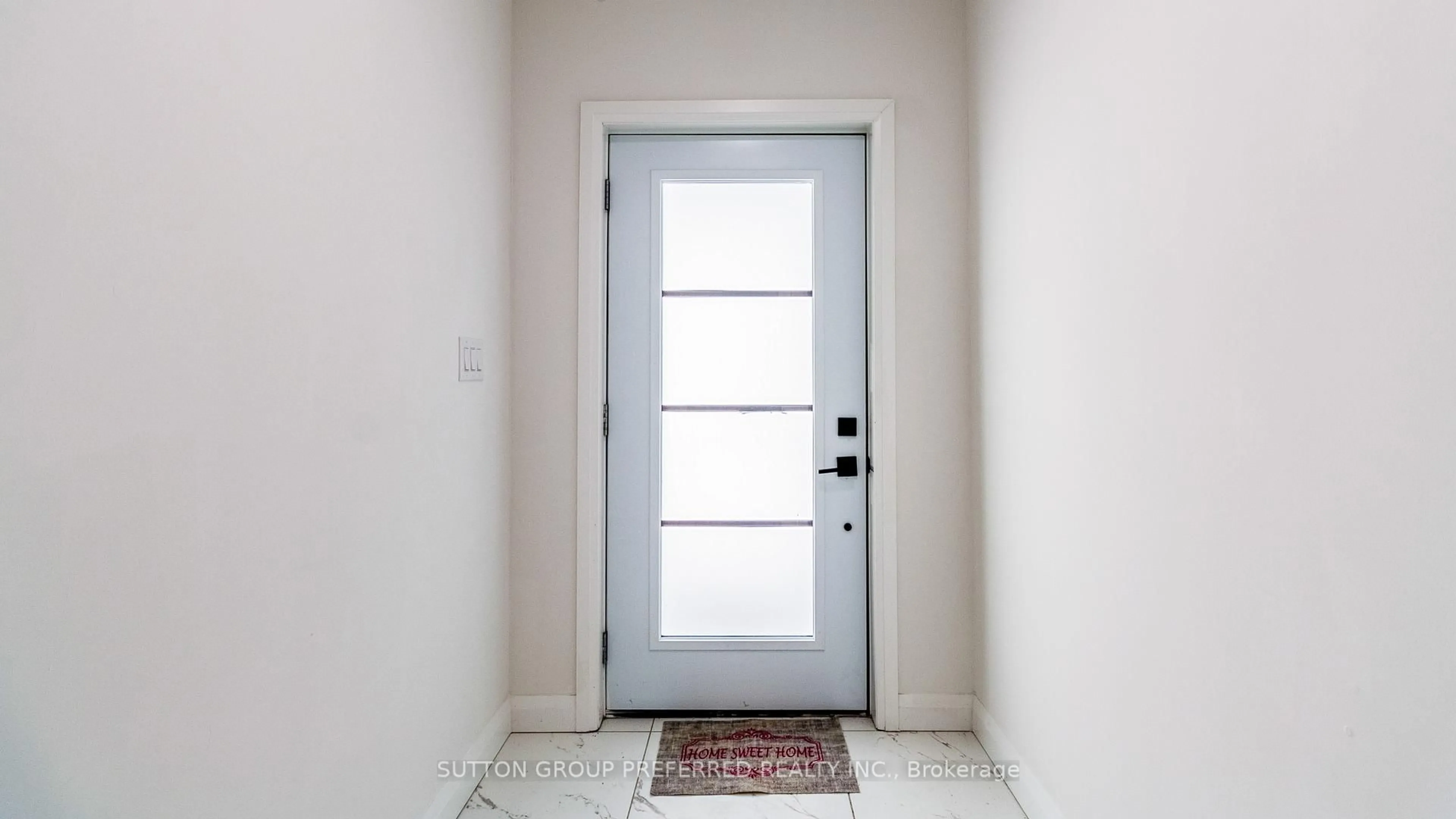Indoor entryway for 1041 Karenana Rd, London South Ontario N6M 0K2