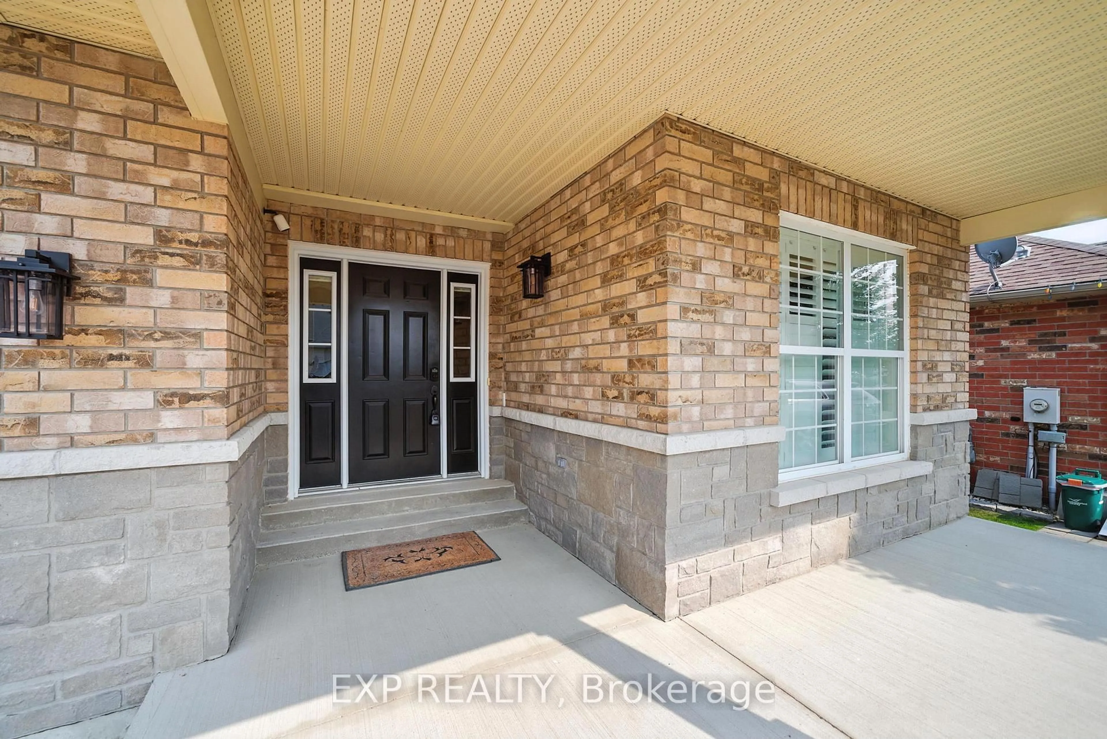 Indoor entryway for 6 Cortland Way, Brighton Ontario K0K 1H0