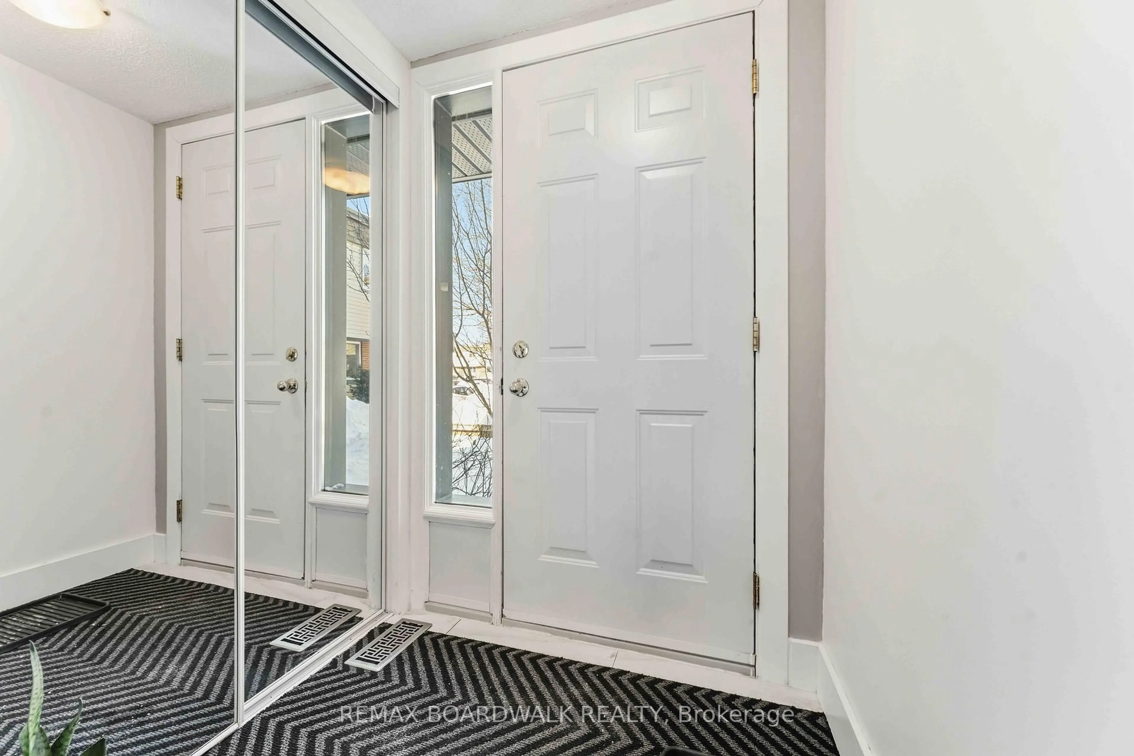 Indoor entryway for 13 Corley Private #-, Ottawa Ontario K1V 8T7
