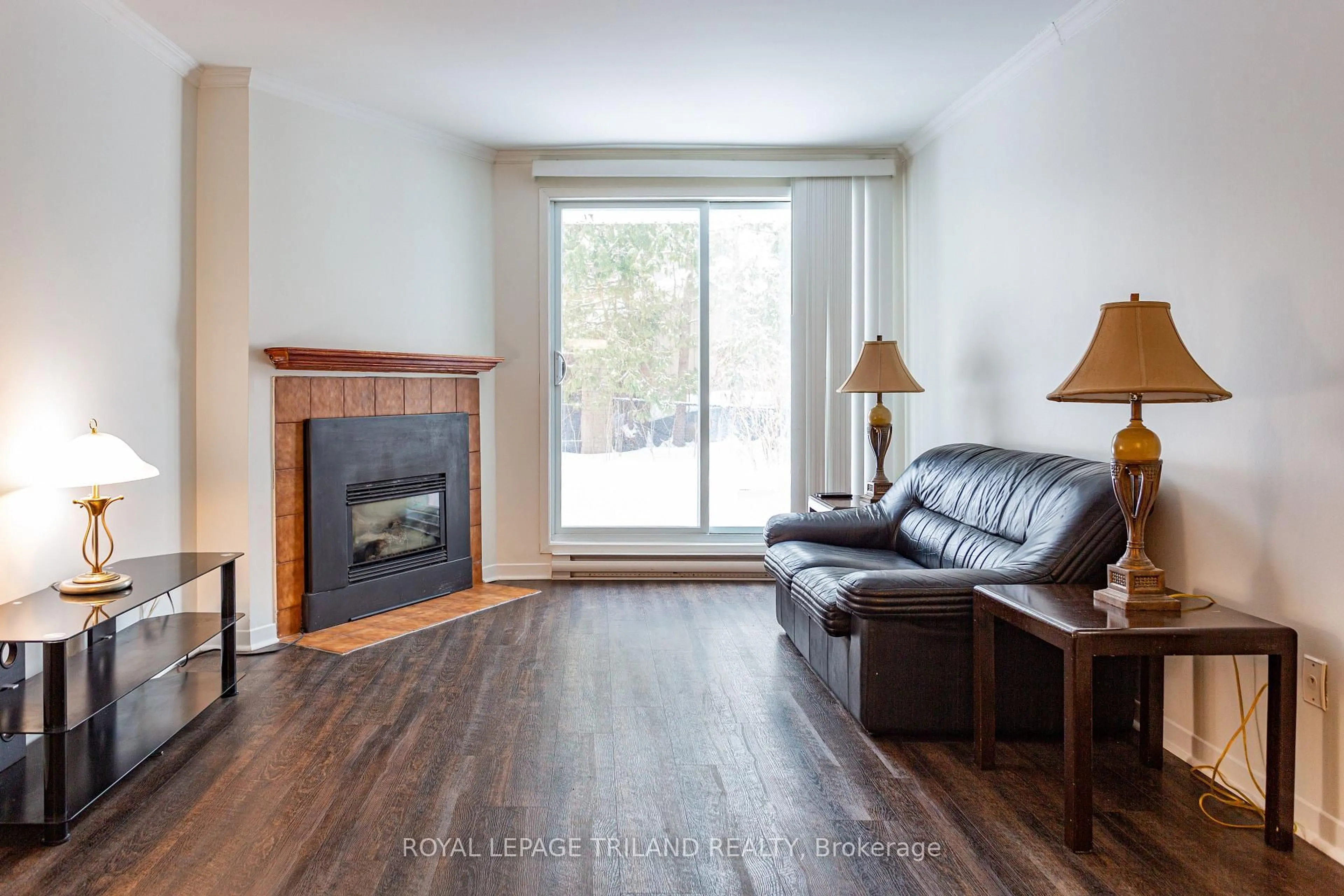 Living room with furniture, wood/laminate floor for 1096 Jalna Blvd #6, London South Ontario N6E 3B8