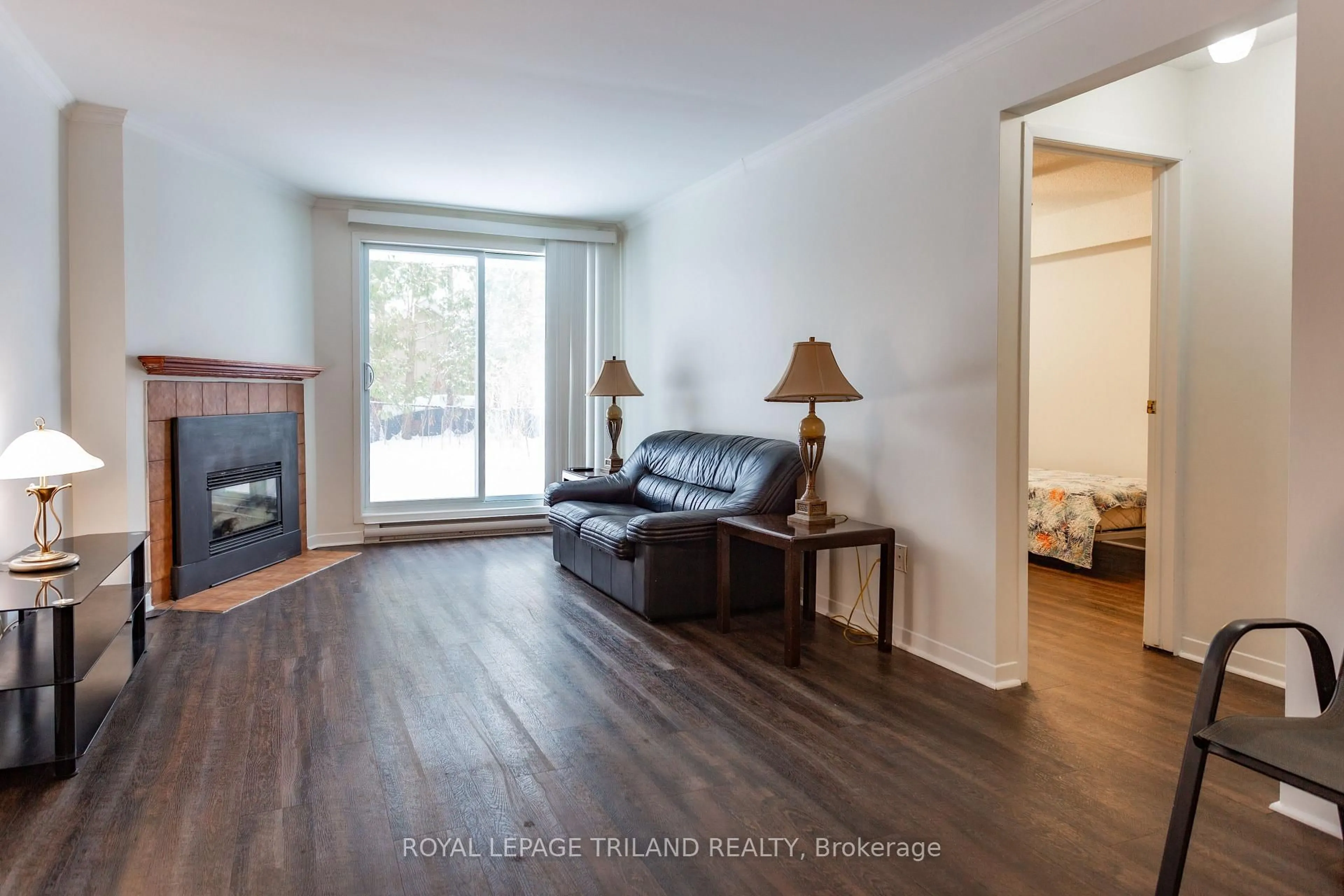 Living room with furniture, wood/laminate floor for 1096 Jalna Blvd #6, London South Ontario N6E 3B8