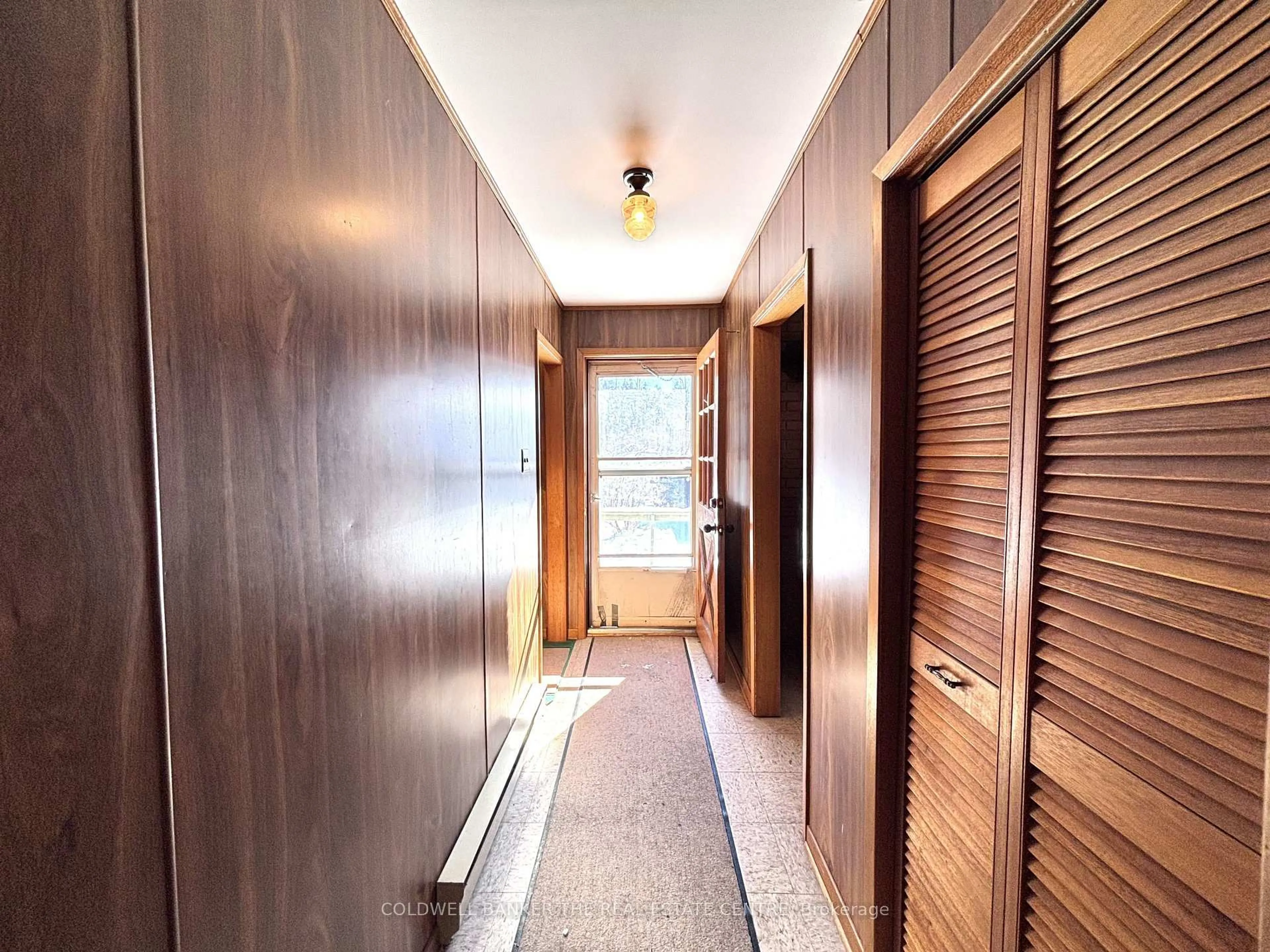 Indoor foyer for 54 Mason Lane, Kawartha Lakes Ontario K0M 1N0