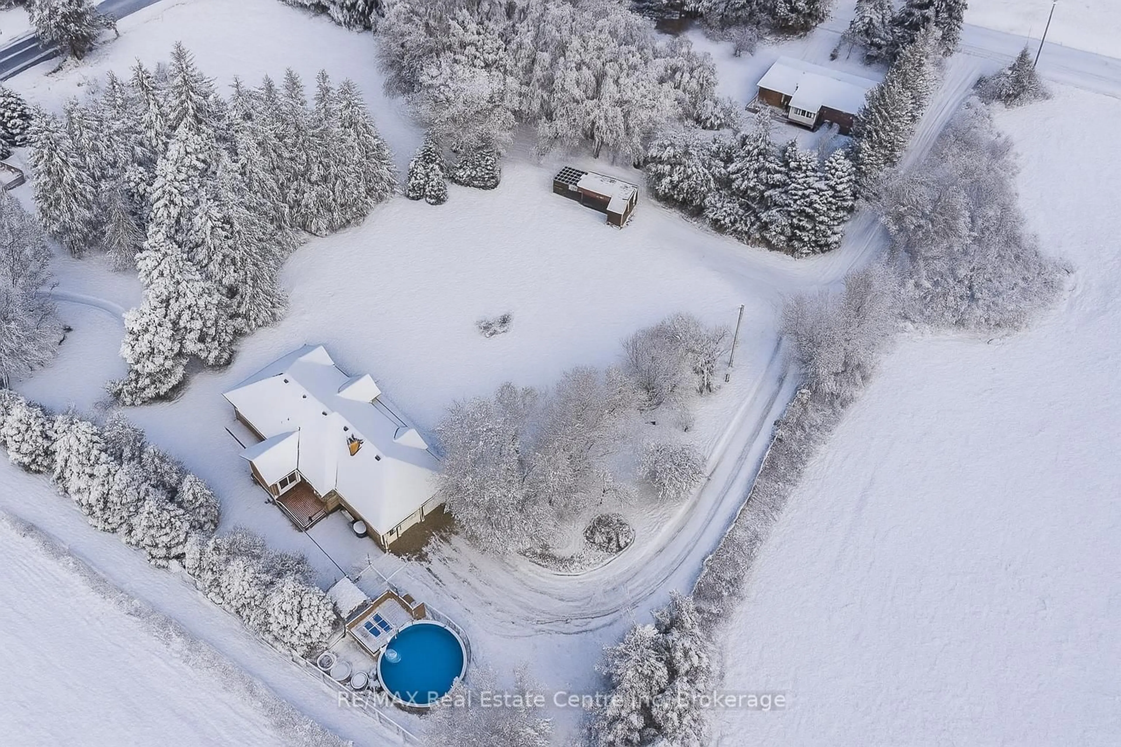 A pic from outside/outdoor area/front of a property/back of a property/a pic from drone, street for 5044 WHITELAW Rd, Guelph/Eramosa Ontario N1H 6J3