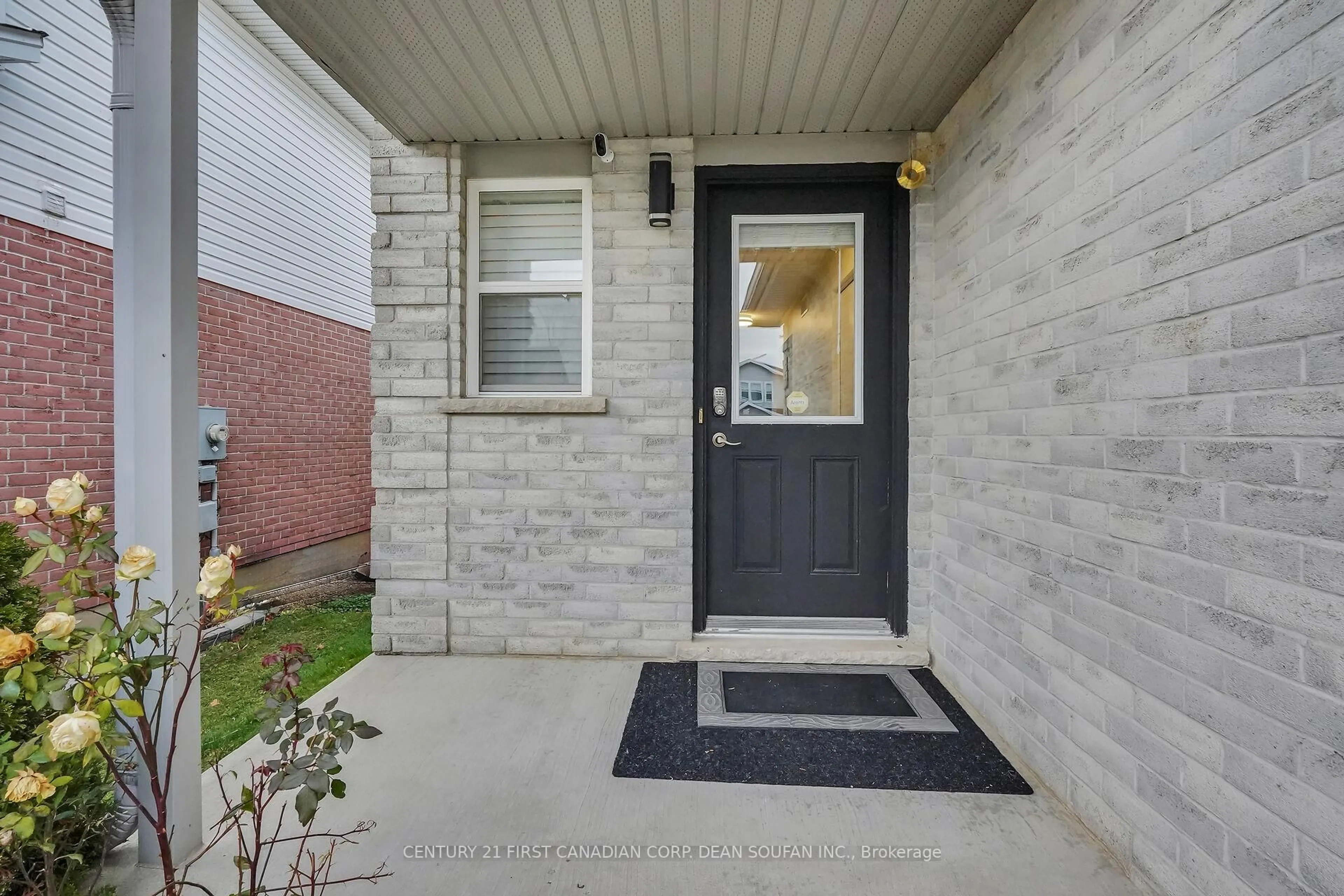 Indoor entryway for 995 Kimball Cres, London North Ontario N6G 0A7