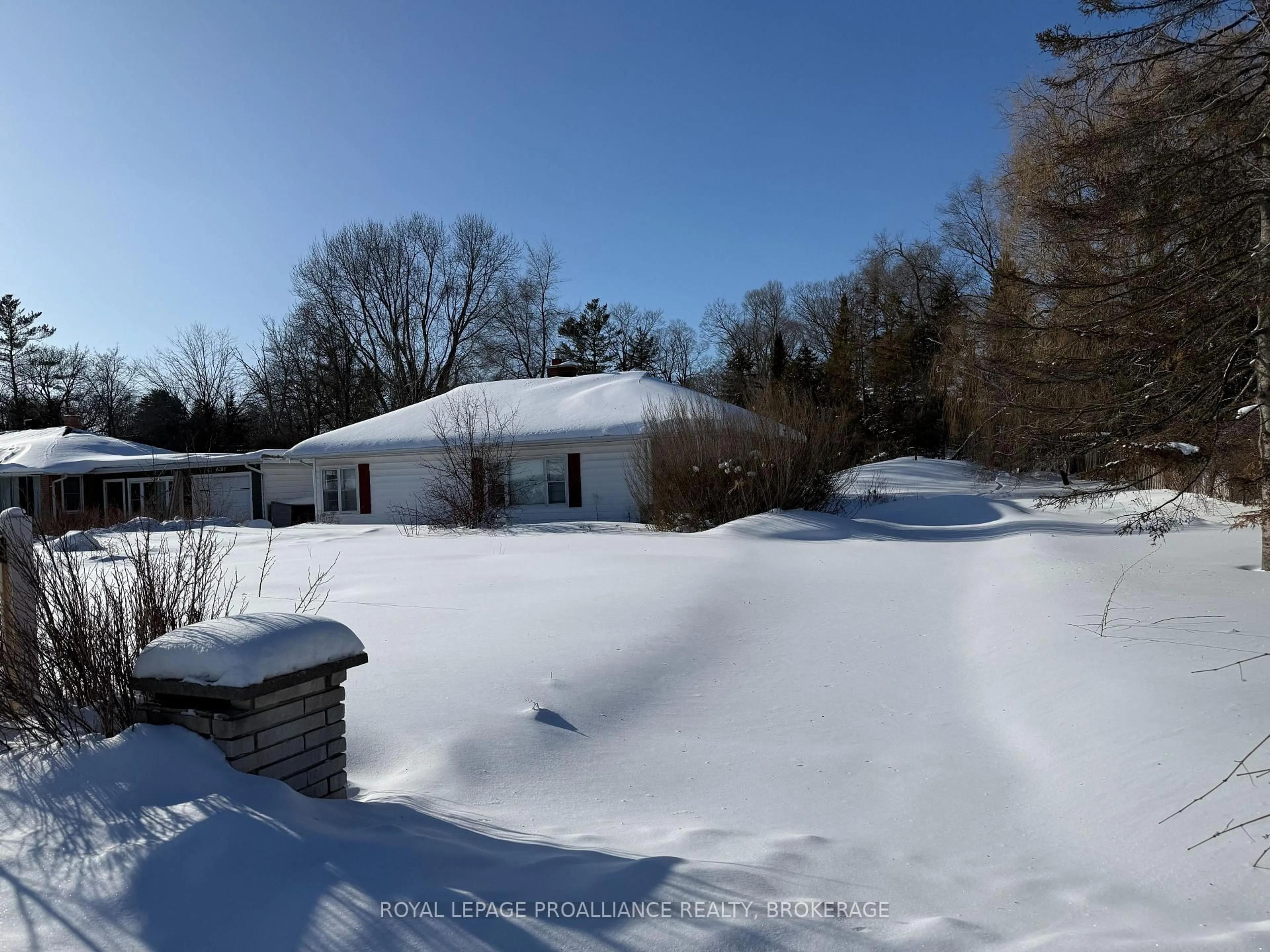 A pic from outside/outdoor area/front of a property/back of a property/a pic from drone, unknown for 4283 Bath Rd, Kingston Ontario K7M 4Y9