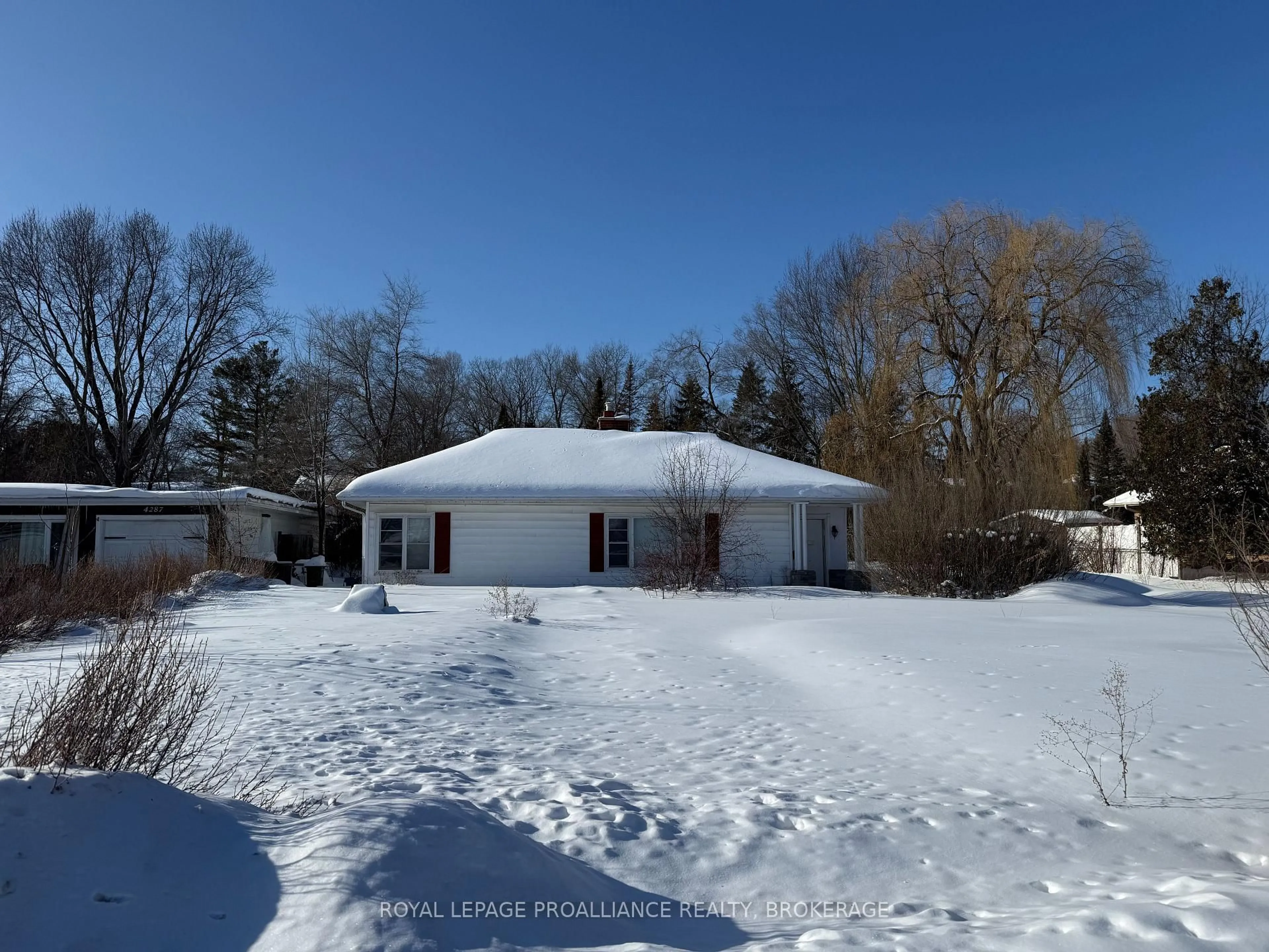 A pic from outside/outdoor area/front of a property/back of a property/a pic from drone, unknown for 4283 Bath Rd, Kingston Ontario K7M 4Y9