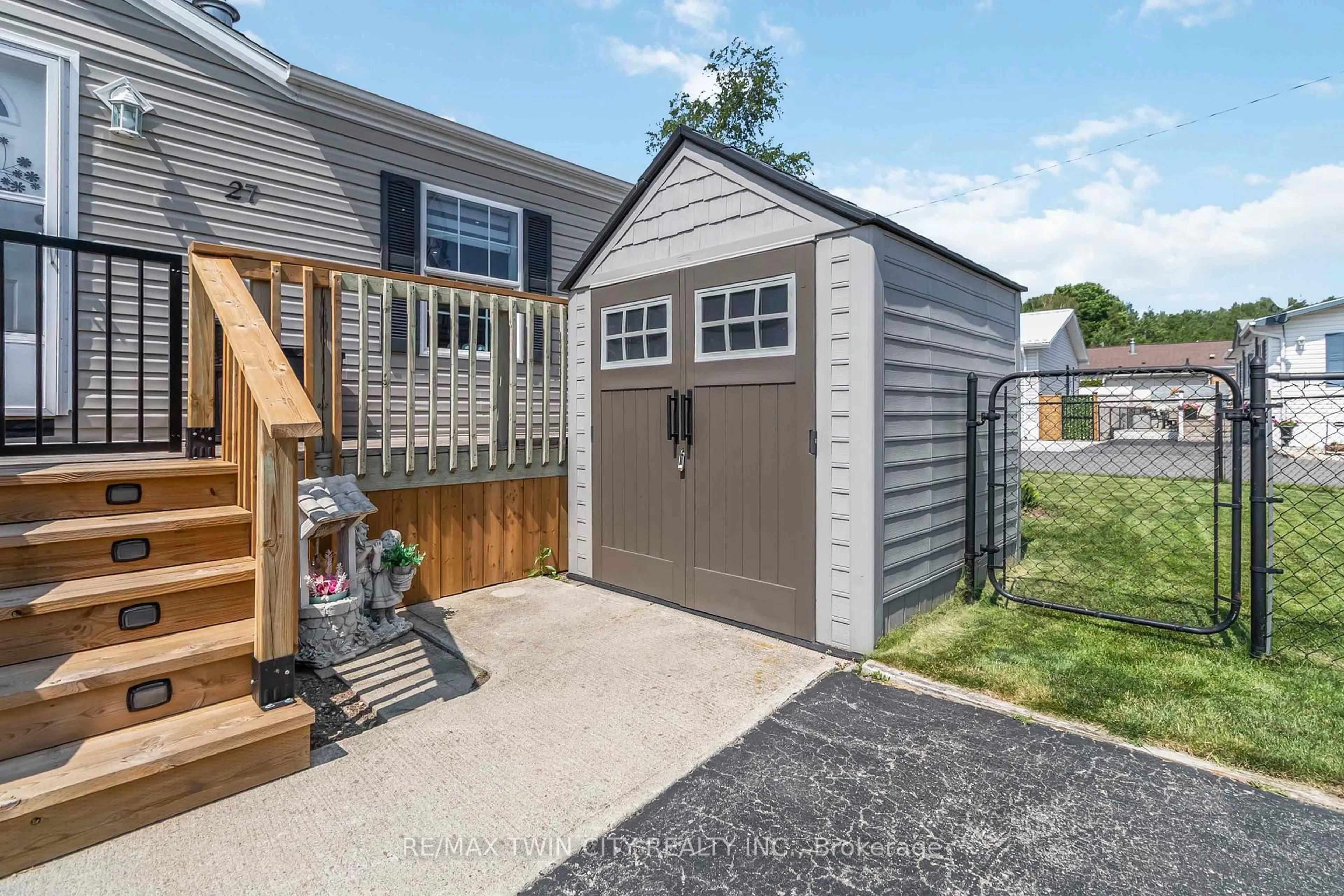 Shed for 27 Elm St, Puslinch Ontario N1H 6H9