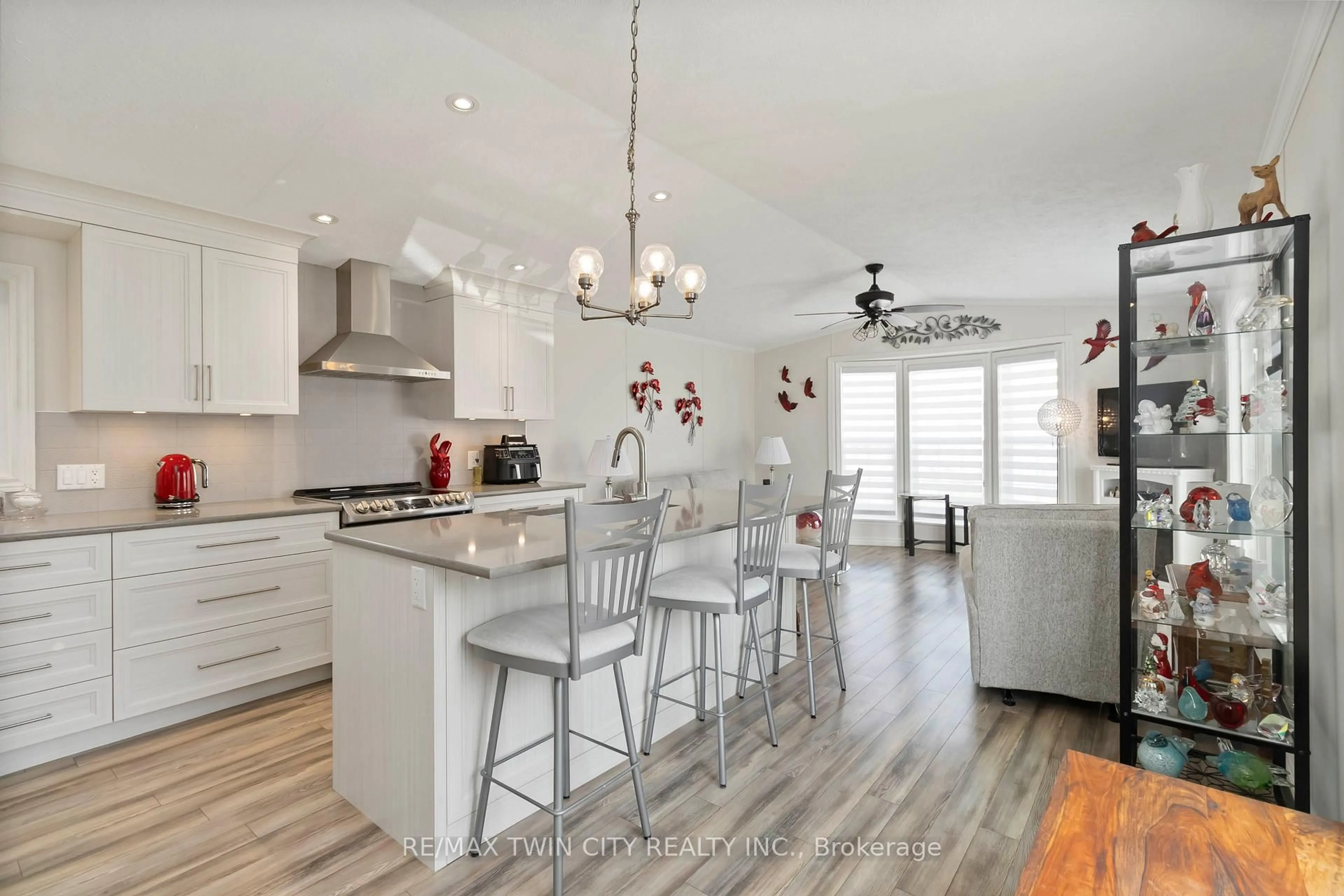 Contemporary kitchen, unknown for 27 Elm St, Puslinch Ontario N1H 6H9