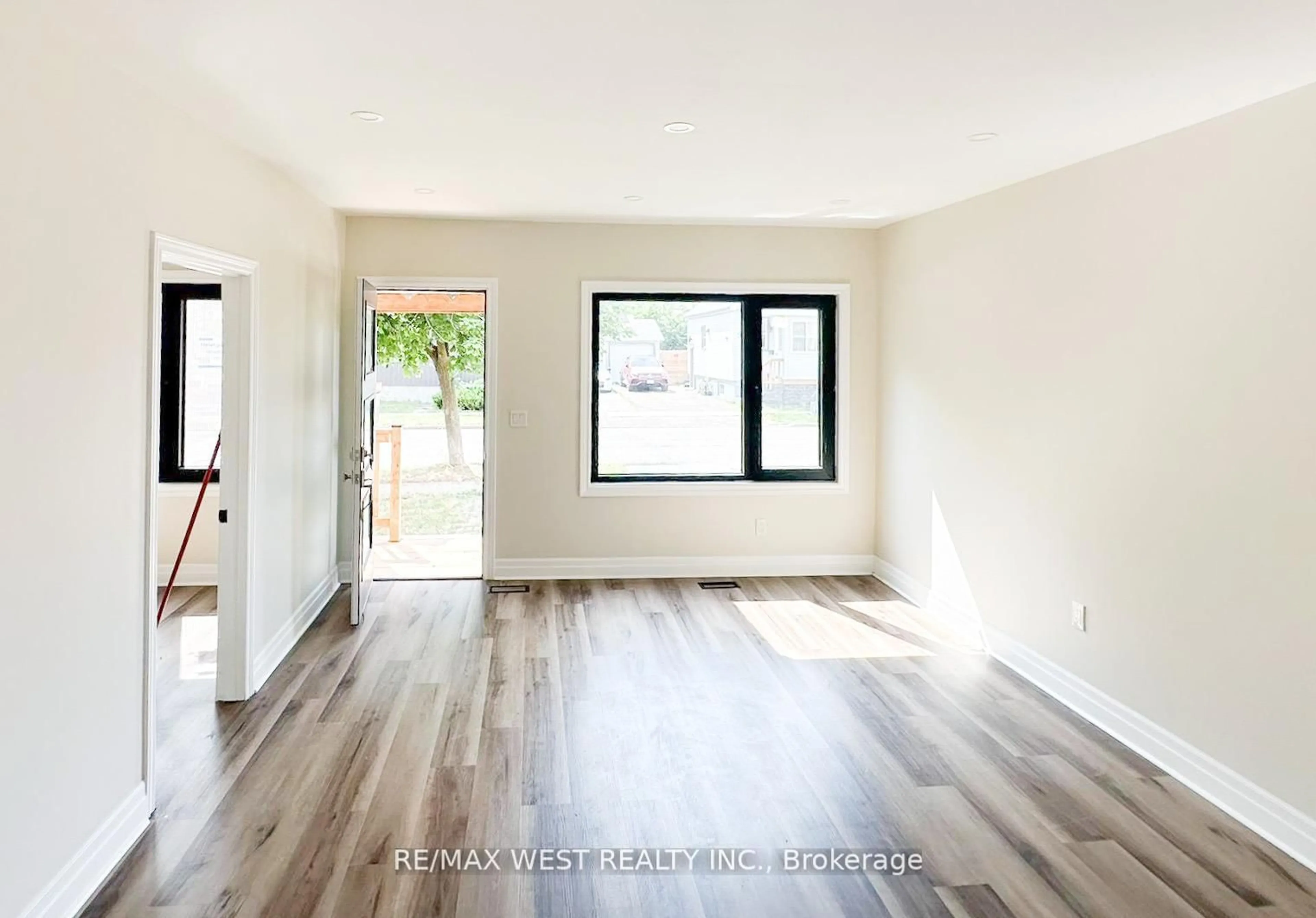 Unknown for 28 Concord Ave, St. Catharines Ontario L2M 5N6