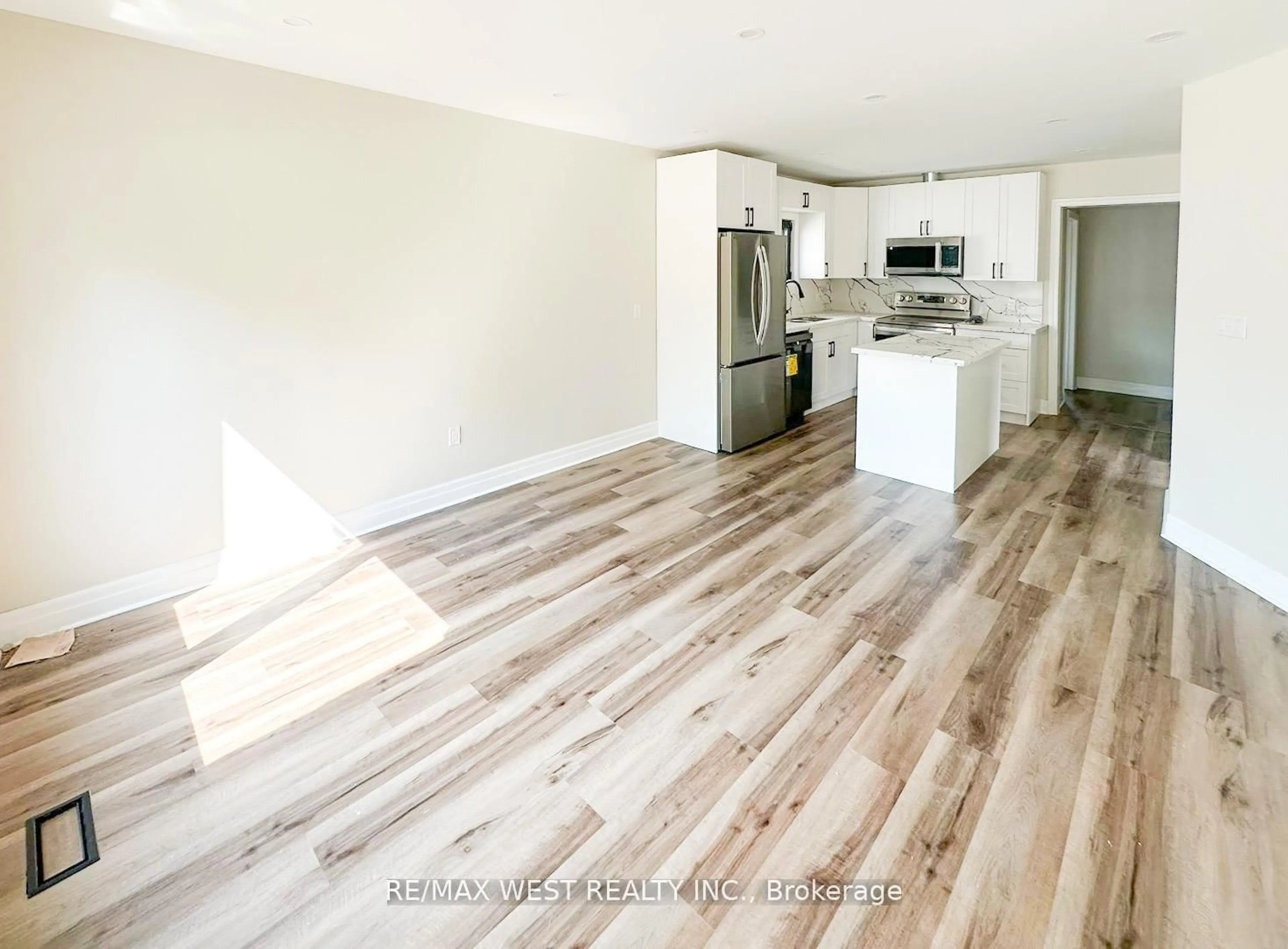 Open concept kitchen, wood/laminate floor for 28 Concord Ave, St. Catharines Ontario L2M 5N6