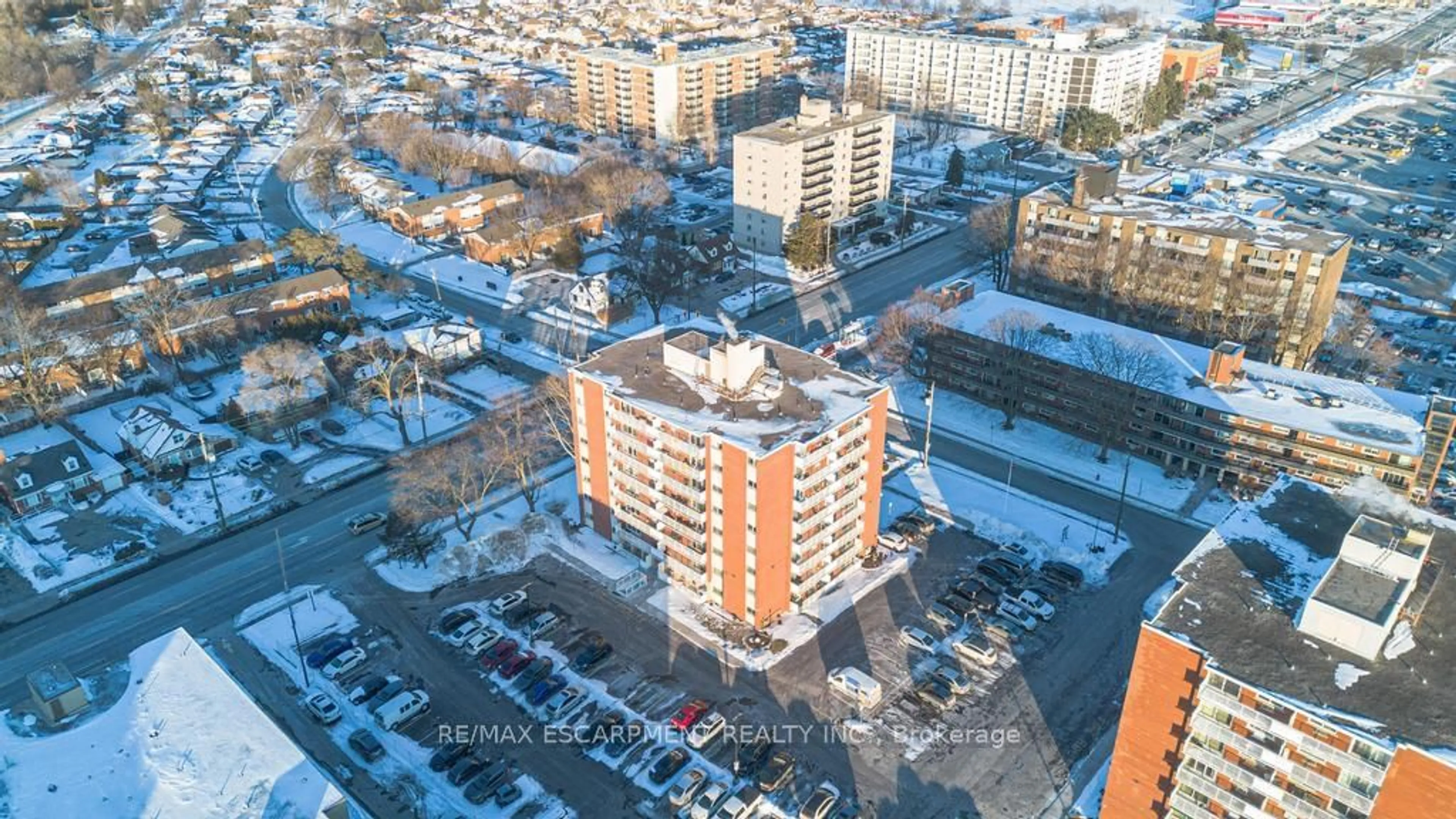A pic from outside/outdoor area/front of a property/back of a property/a pic from drone, city buildings view from balcony for 8 WOODMAN Dr #508, Hamilton Ontario L8K 4C9
