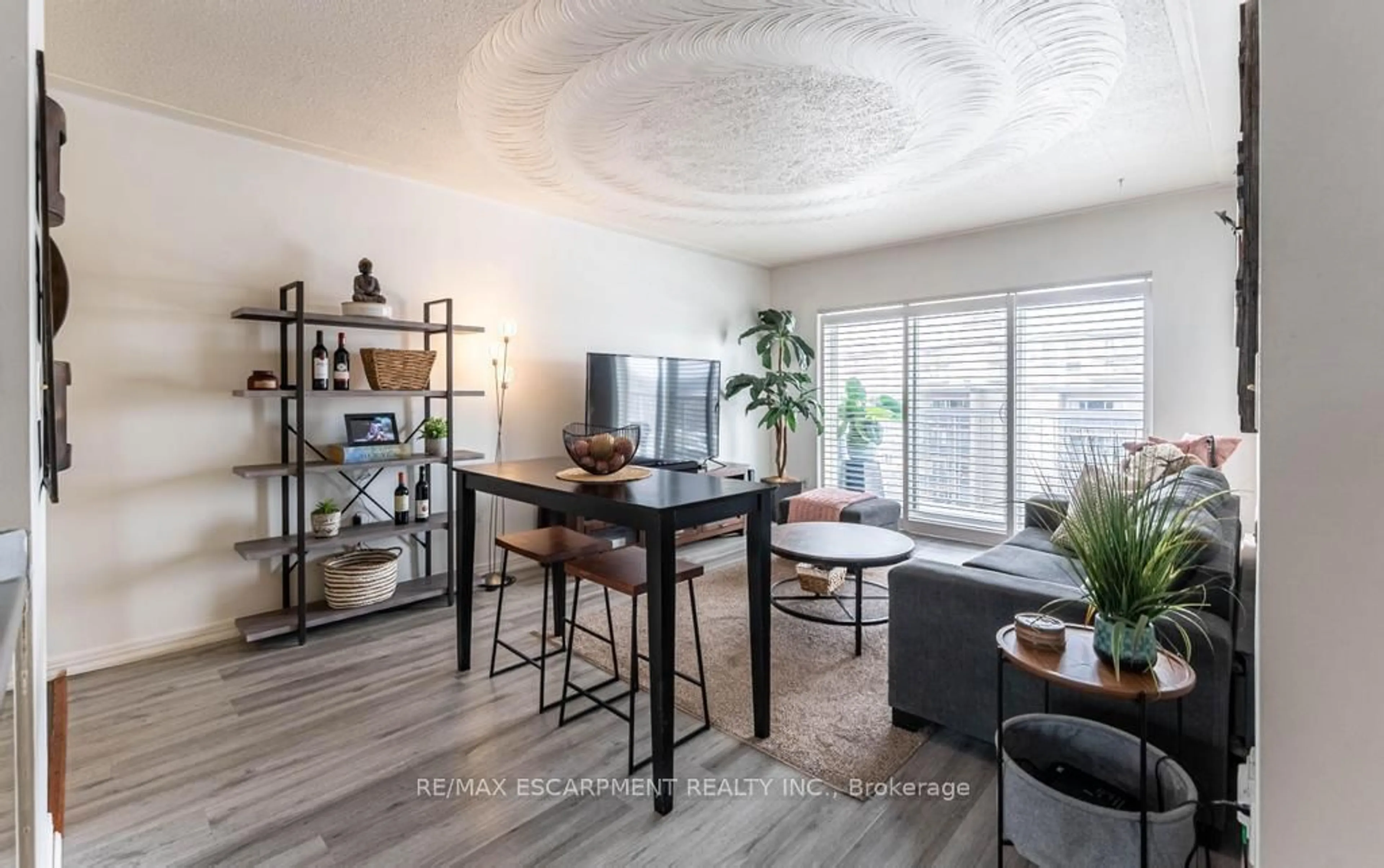 Living room with furniture, wood/laminate floor for 8 WOODMAN Dr #508, Hamilton Ontario L8K 4C9