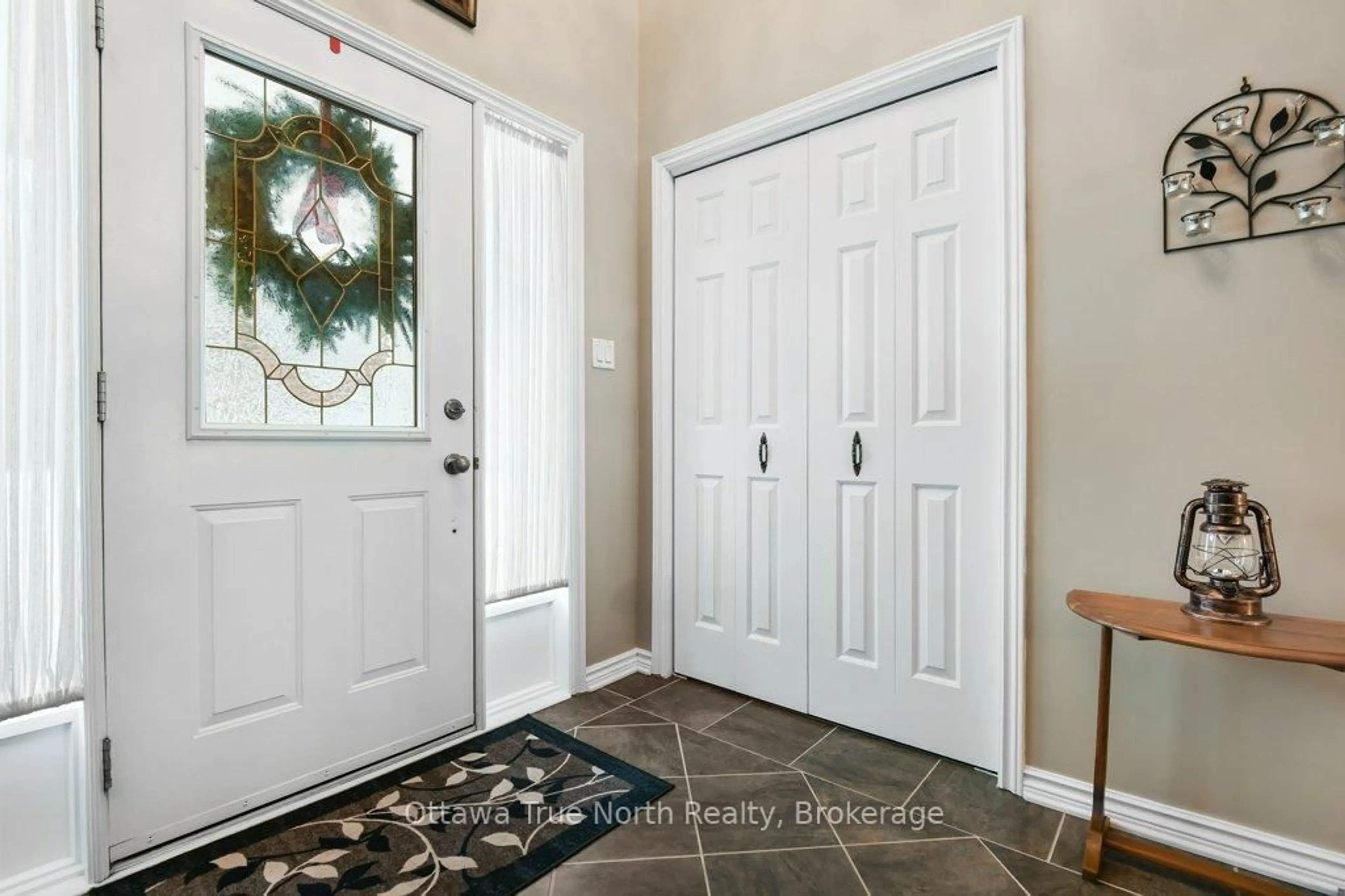 Indoor entryway for 7427 Copeland Rd, Ashton Ontario K0A 1B0