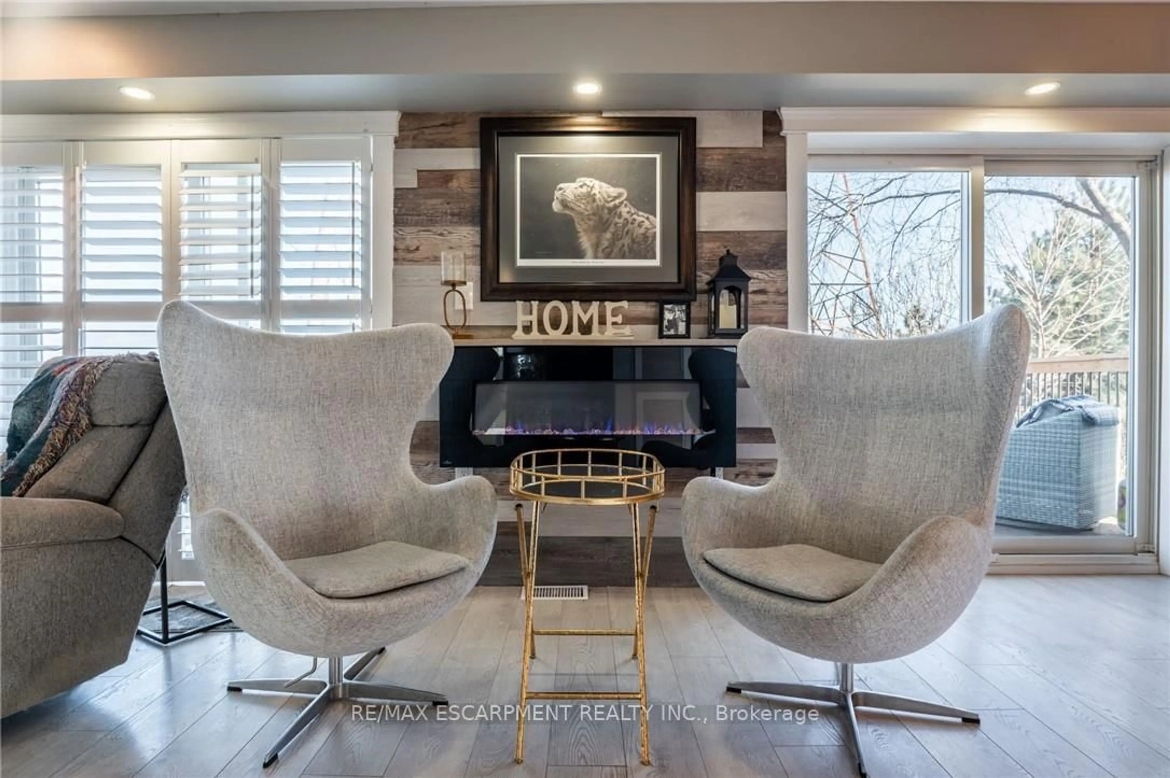 Living room with furniture, unknown for 735 Beach Blvd, Hamilton Ontario L8H 6Y5