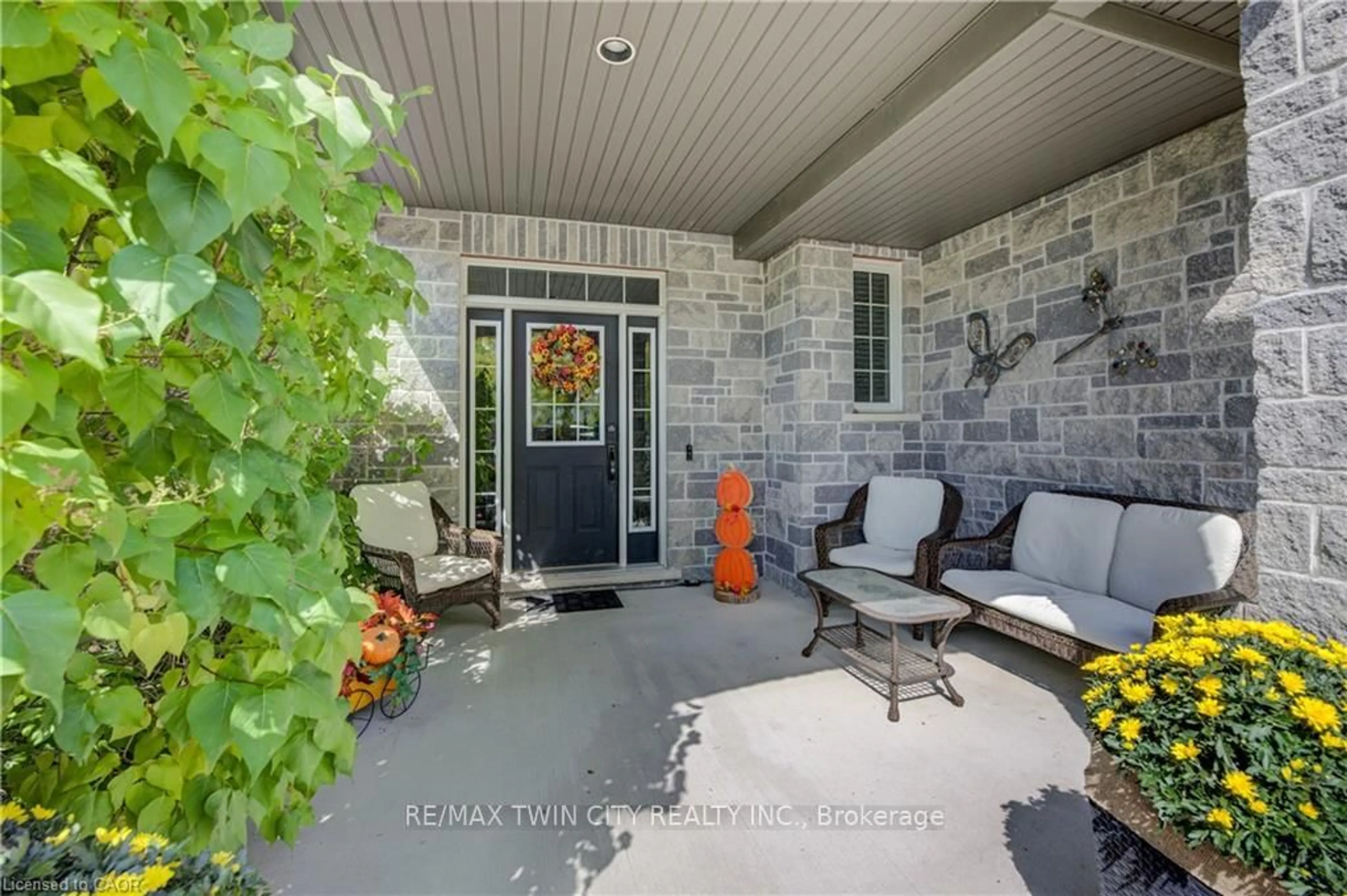 Patio, street for 14 LA SALLE St, Woolwich Ontario N0B 1M0