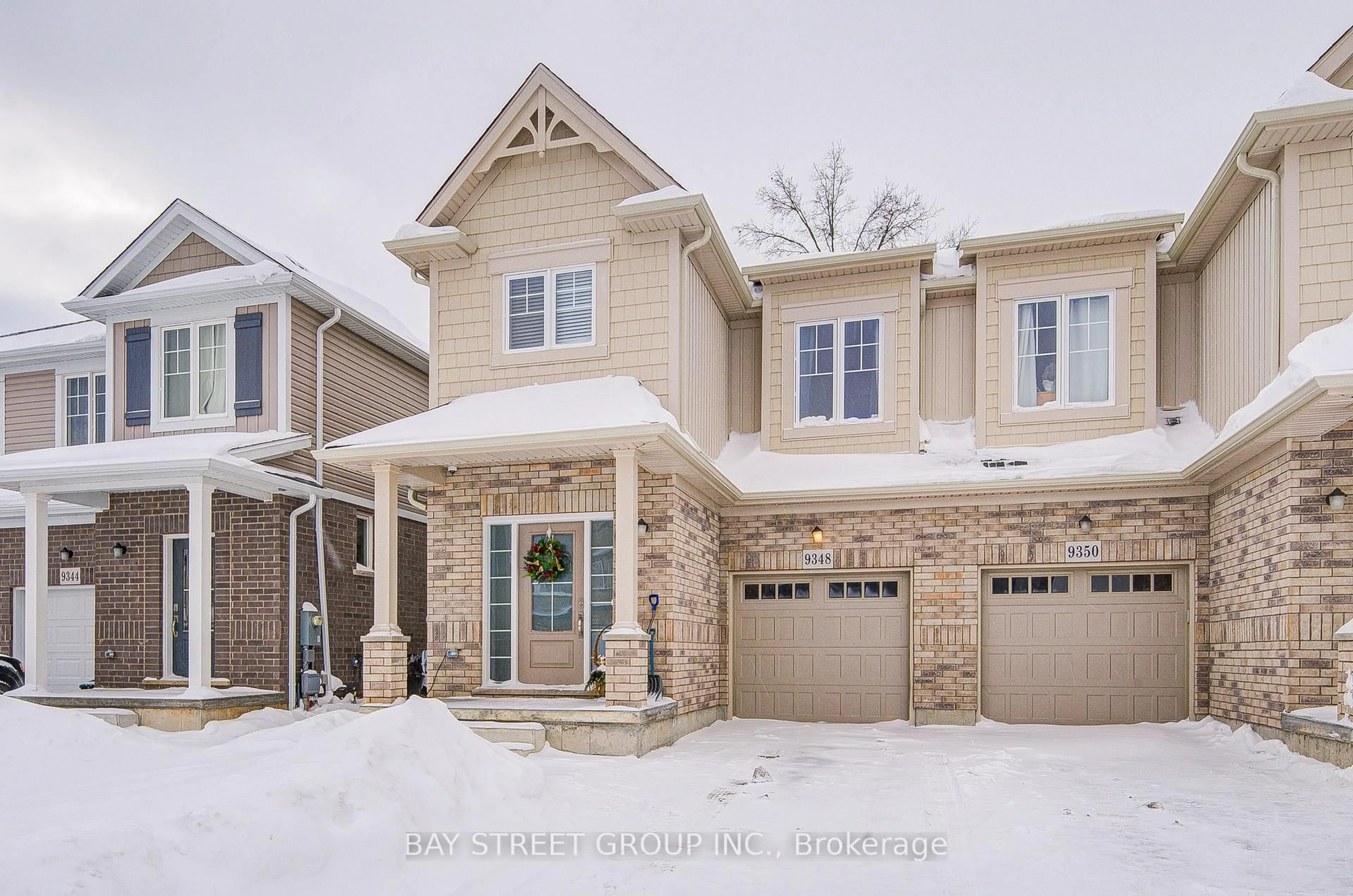 Home with brick exterior material, street for 9348 White Oak Ave, Niagara Falls Ontario L2G 3P6