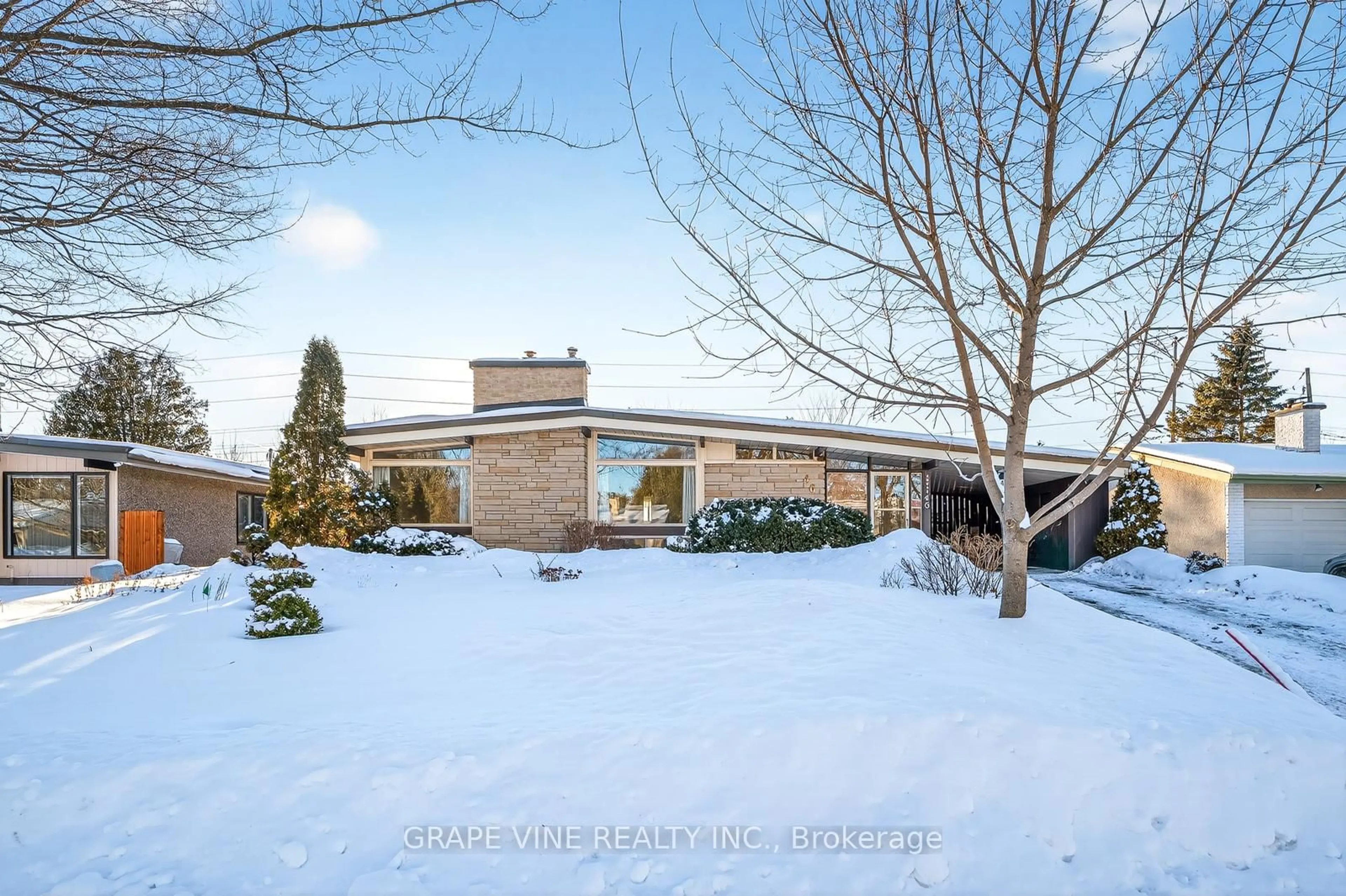 A pic from outside/outdoor area/front of a property/back of a property/a pic from drone, mountain view for 46 Cleadon Dr, Ottawa Ontario K2H 5P3