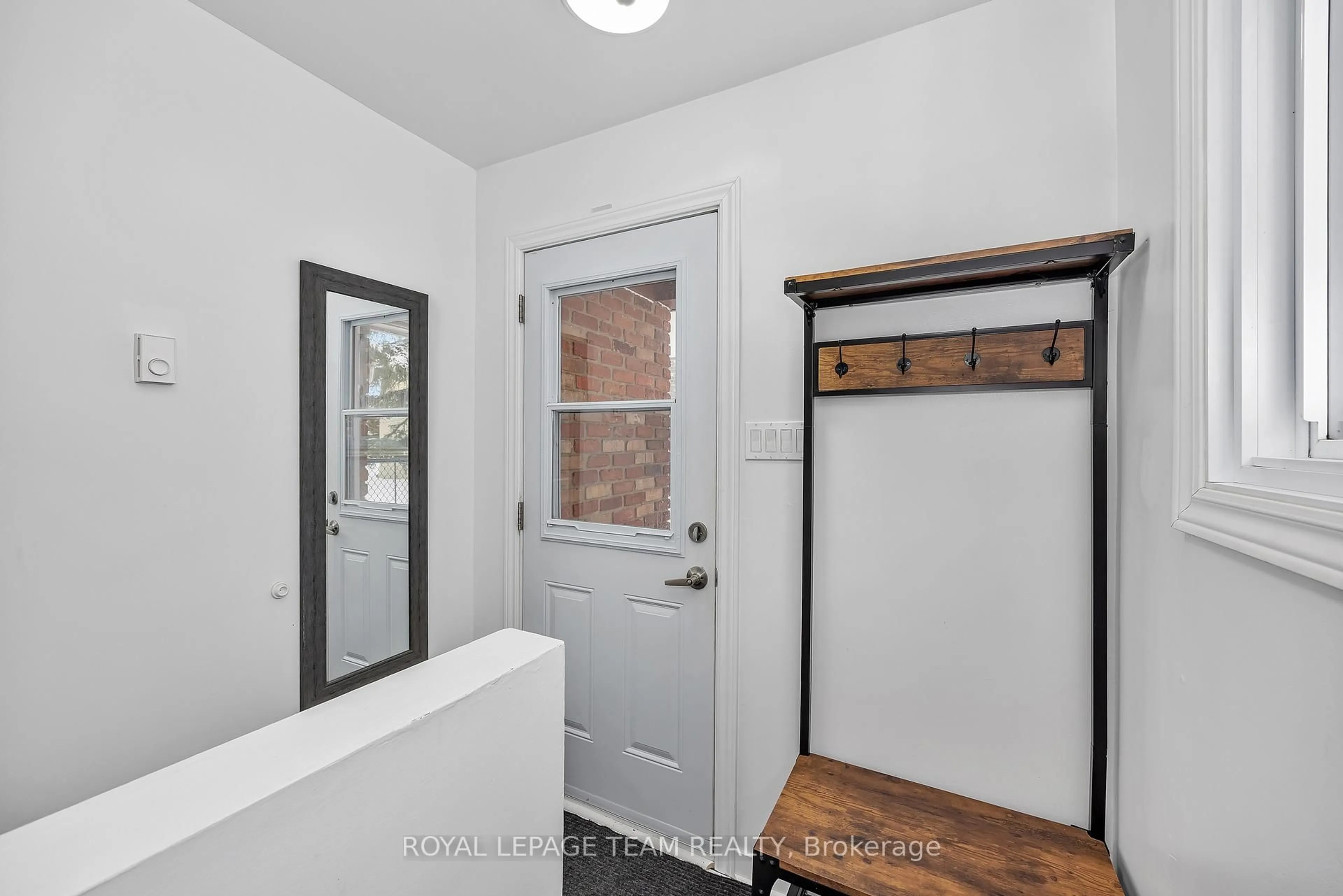 Indoor entryway for 4691 County Rd 10, The Nation Ontario K7S 3G9