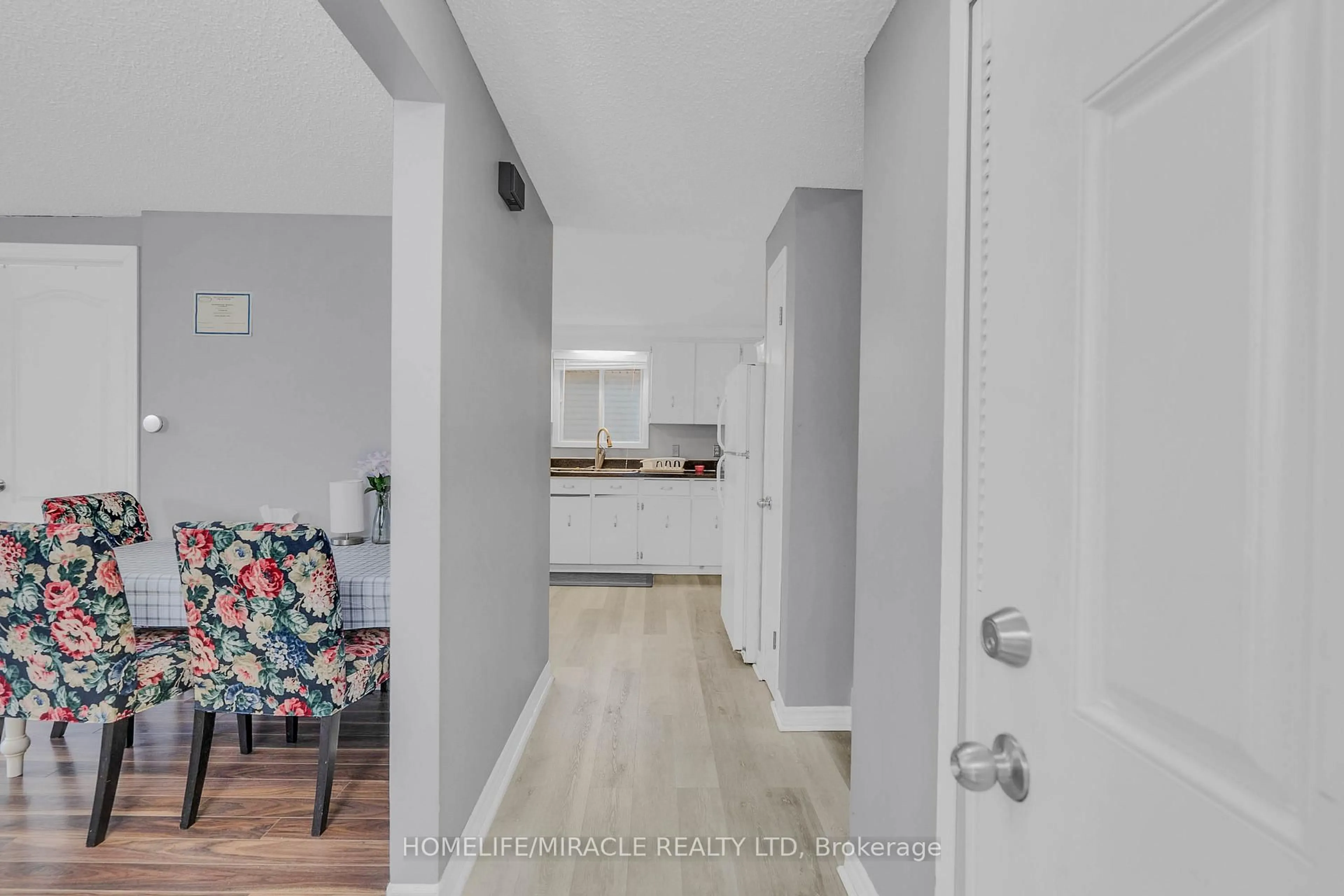 Indoor entryway for 15 Keefer Rd, Thorold Ontario L2V 4M6