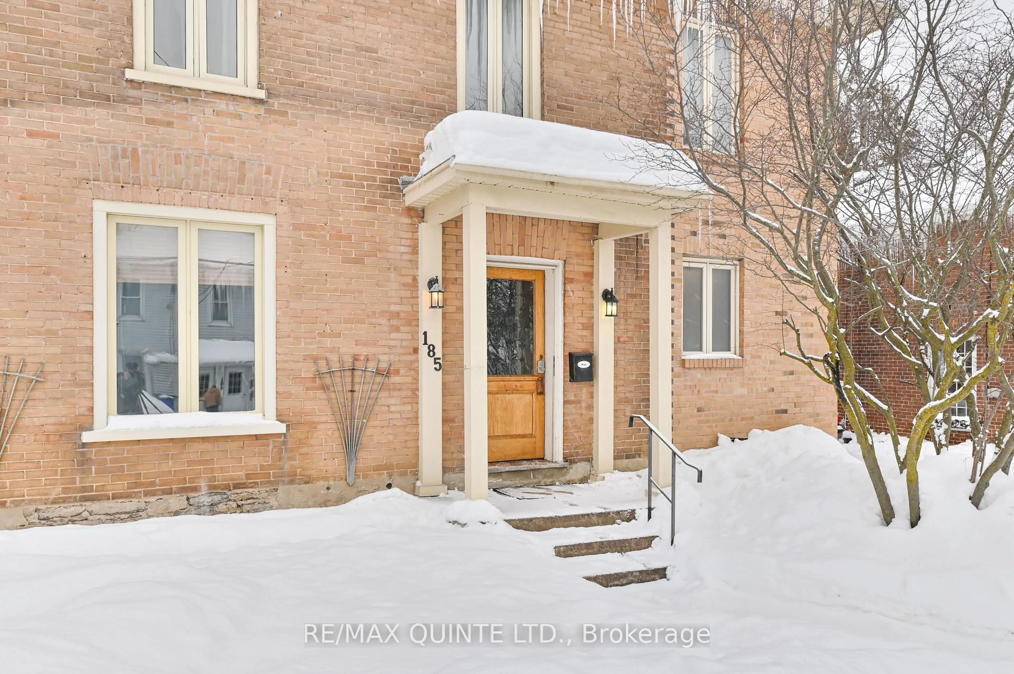 Indoor entryway for 185 Foster Ave, Belleville Ontario K8N 3P8