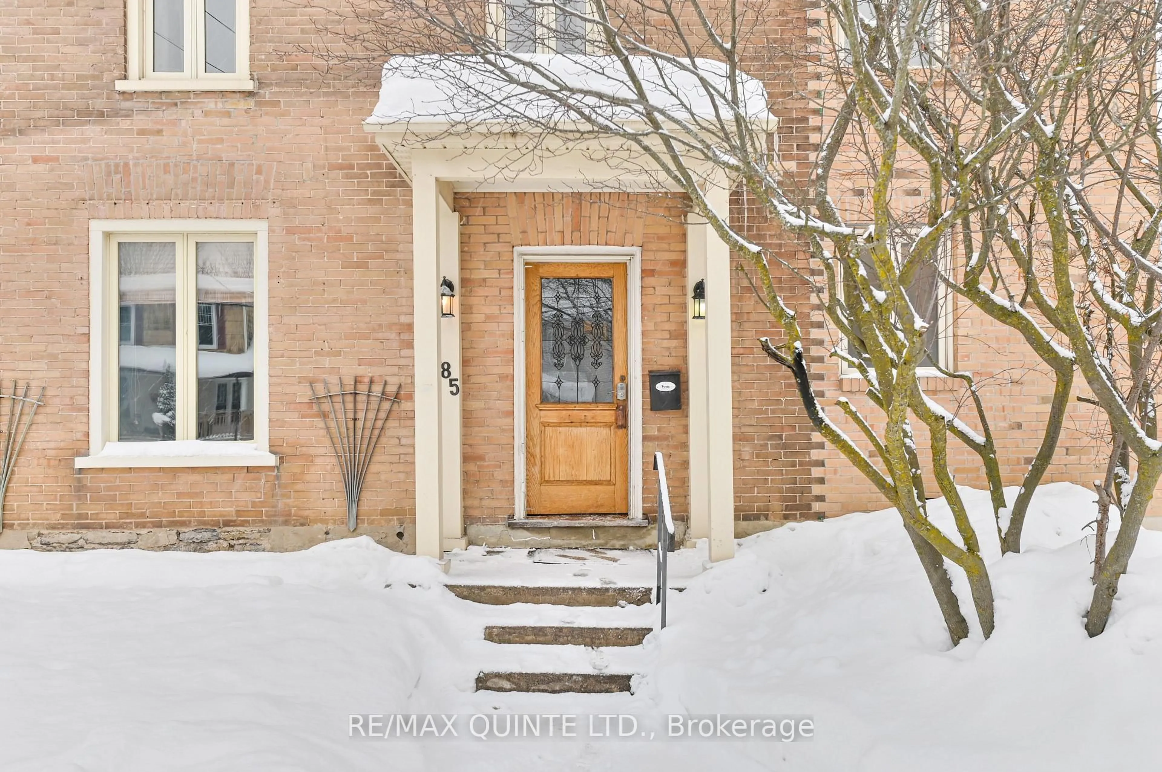 Indoor entryway for 185 Foster Ave, Belleville Ontario K8N 3P8