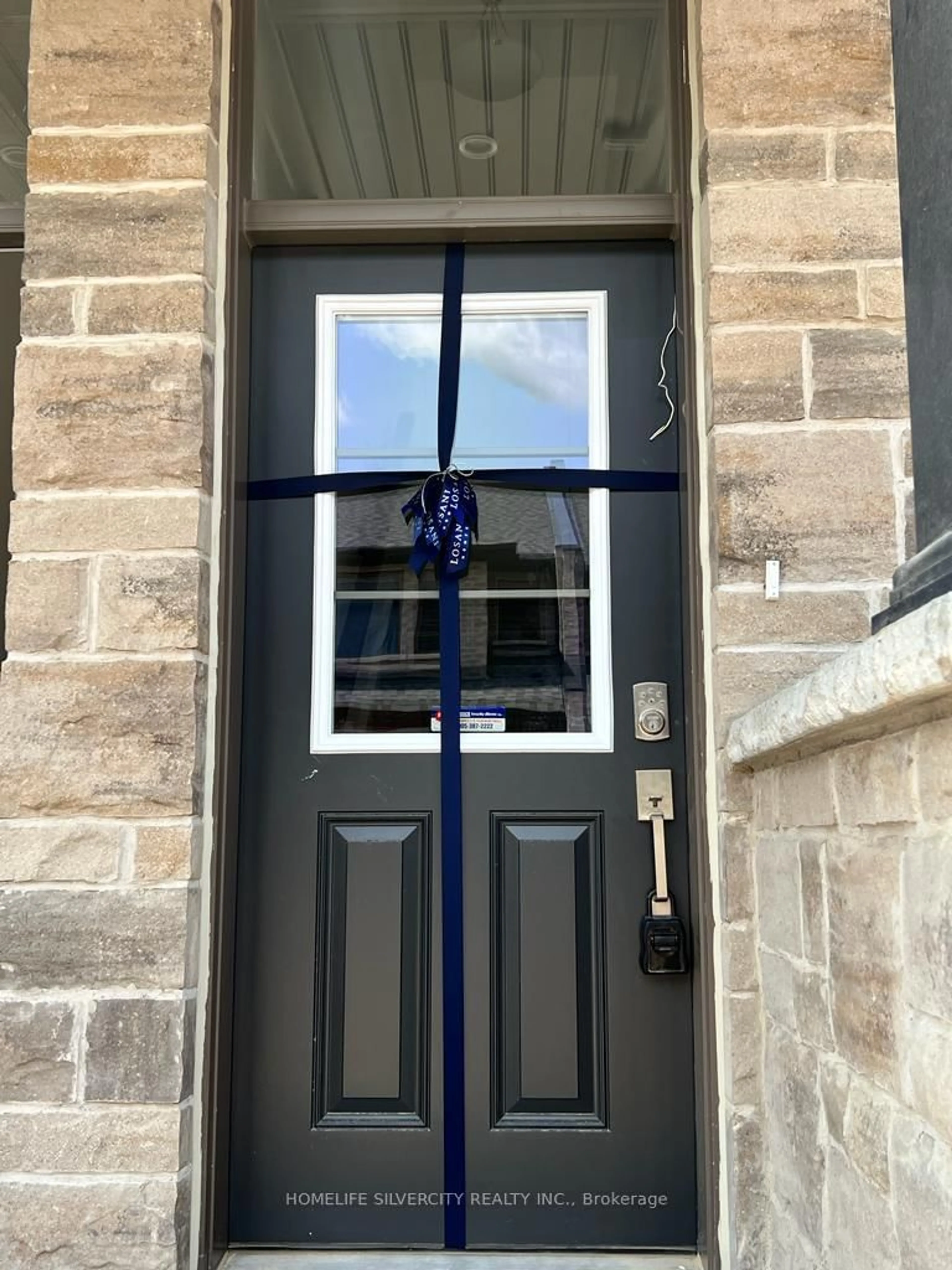 Indoor entryway for 120 Court Dr #26, Brant Ontario N3L 0N2