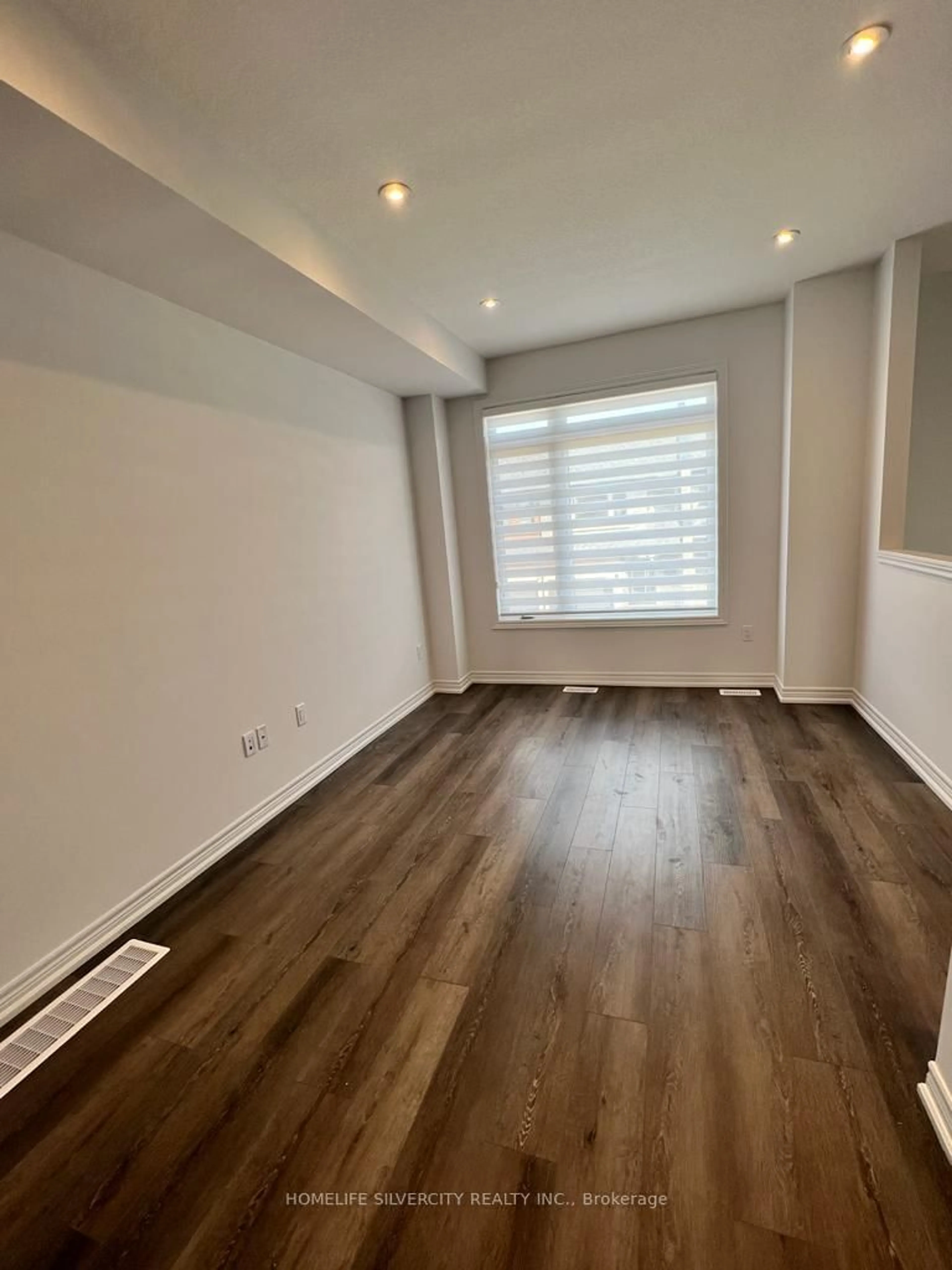 A pic of a room for 120 Court Dr #26, Brant Ontario N3L 0N2