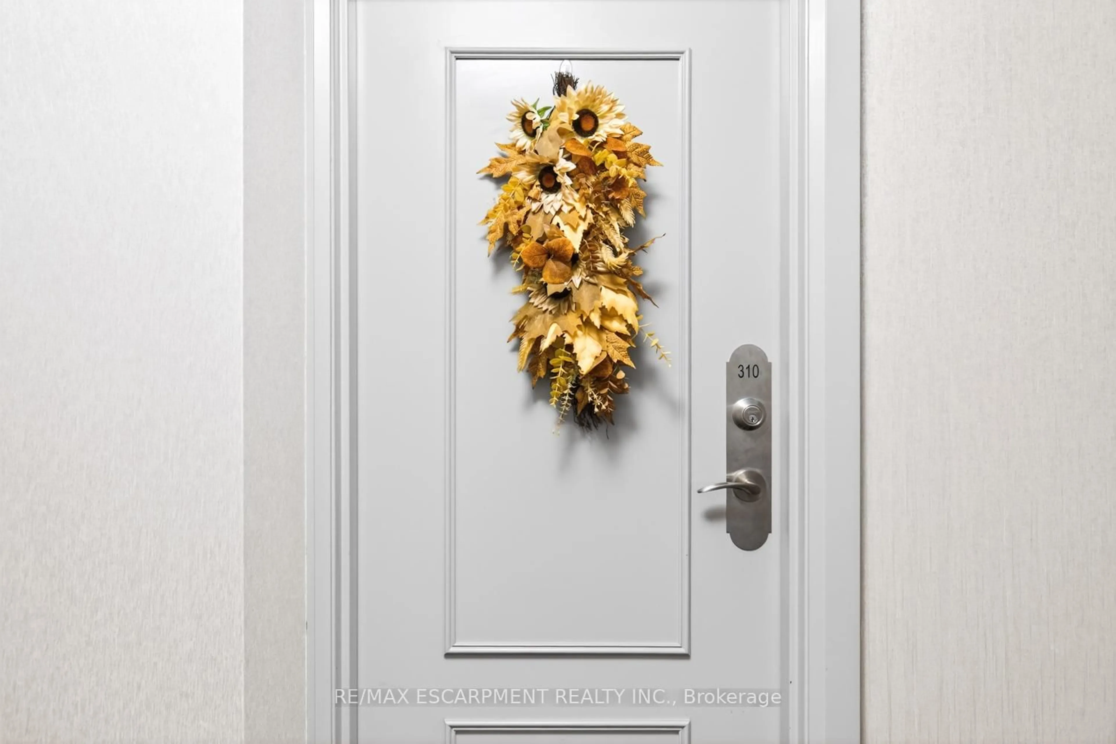 Indoor entryway for 500 Green Rd #310, Hamilton Ontario L8E 3M6