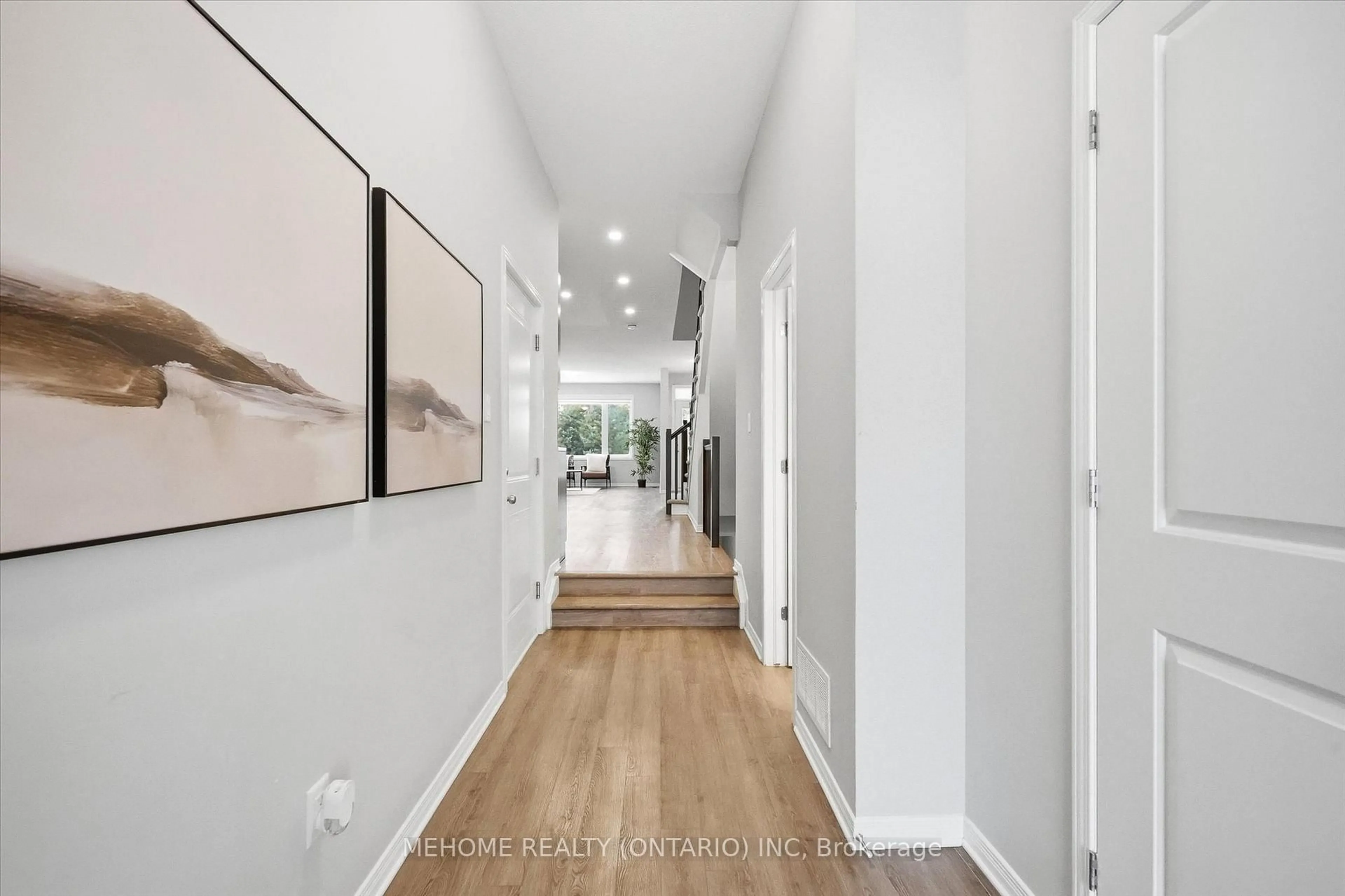 Indoor entryway for 204 Tapadero Ave, Stittsville Ontario K2V 0N9