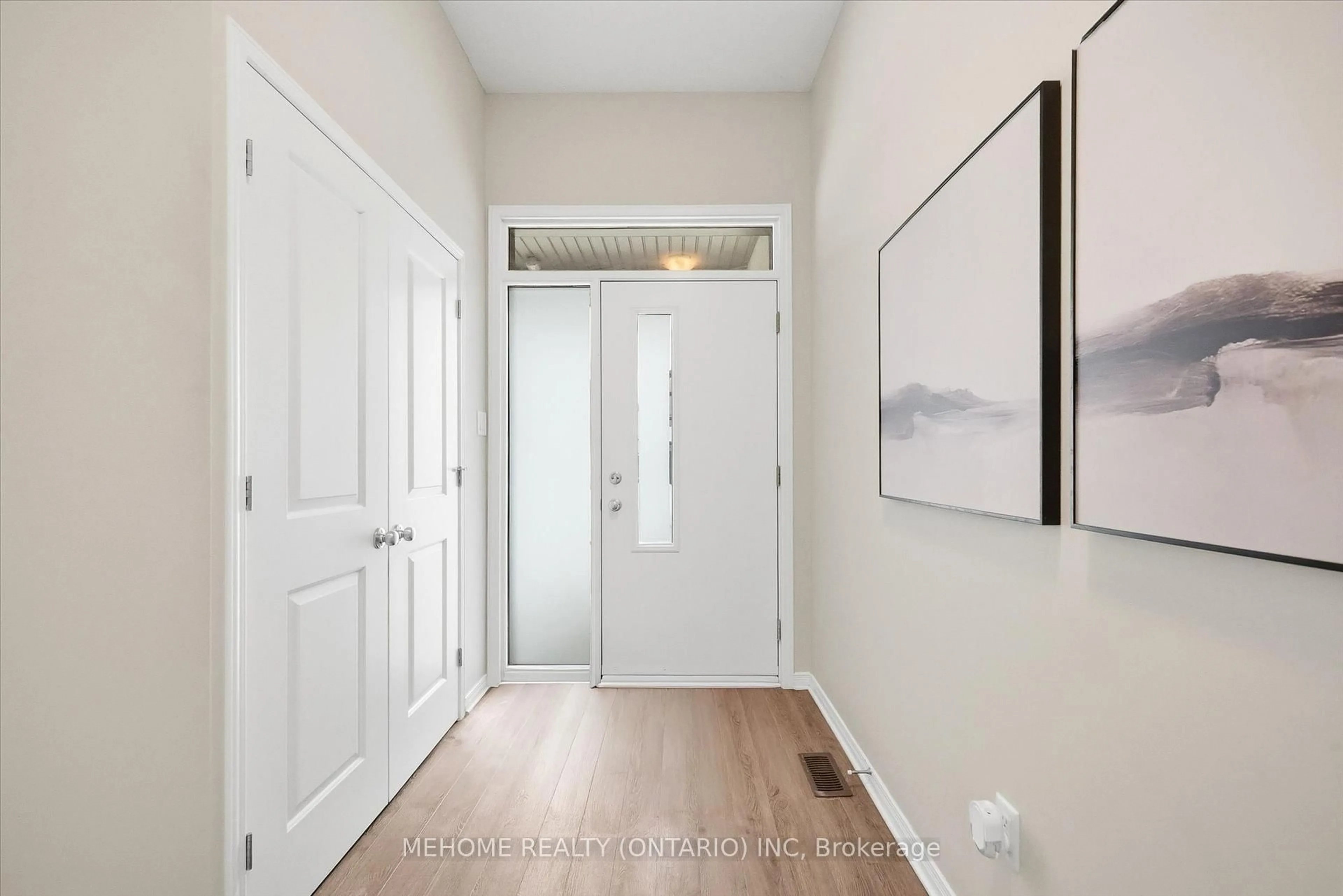 Indoor entryway for 204 Tapadero Ave, Stittsville Ontario K2V 0N9