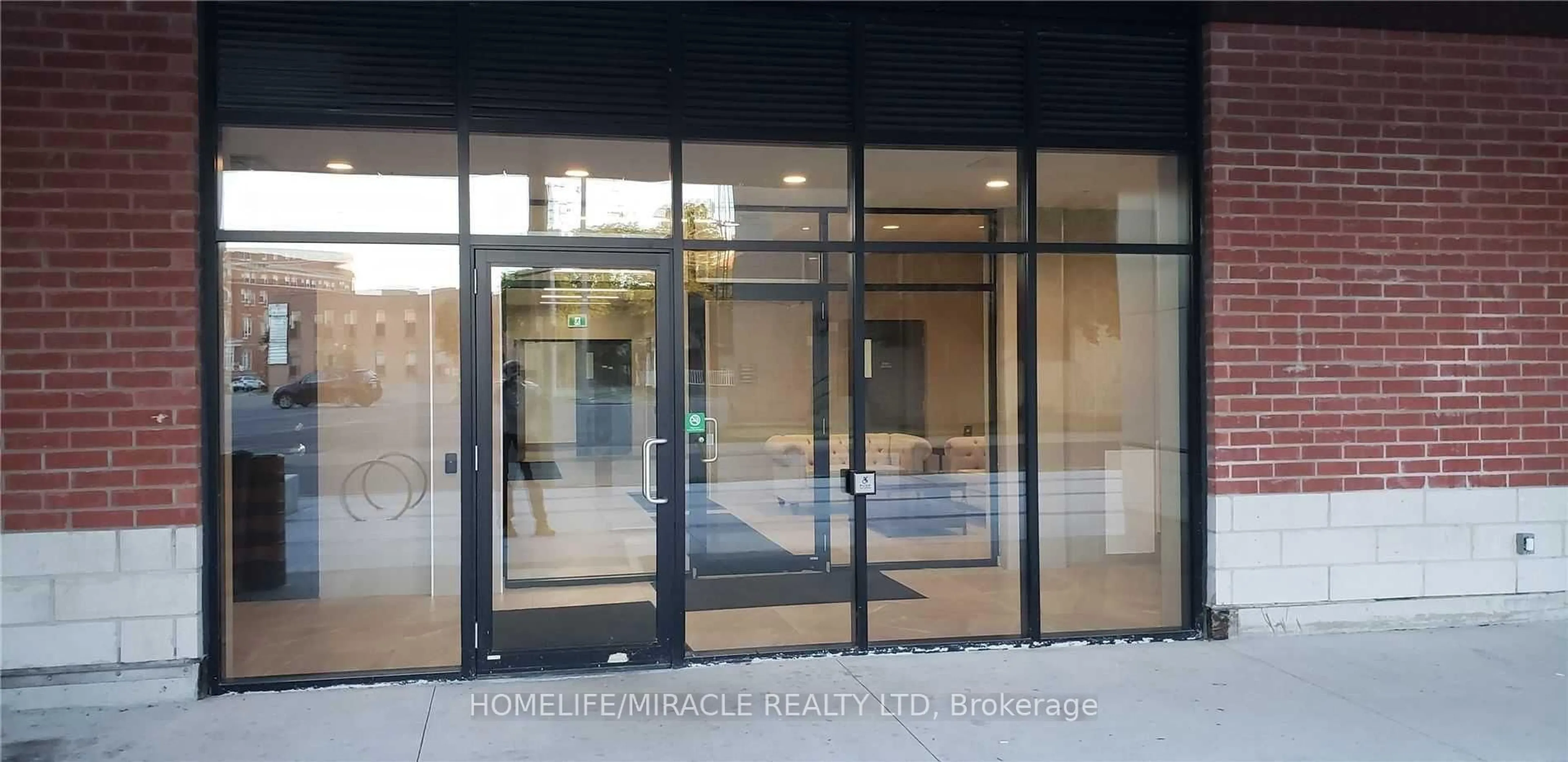 Indoor foyer for 1 Wellington St #318, Brantford Ontario L4T 3M3