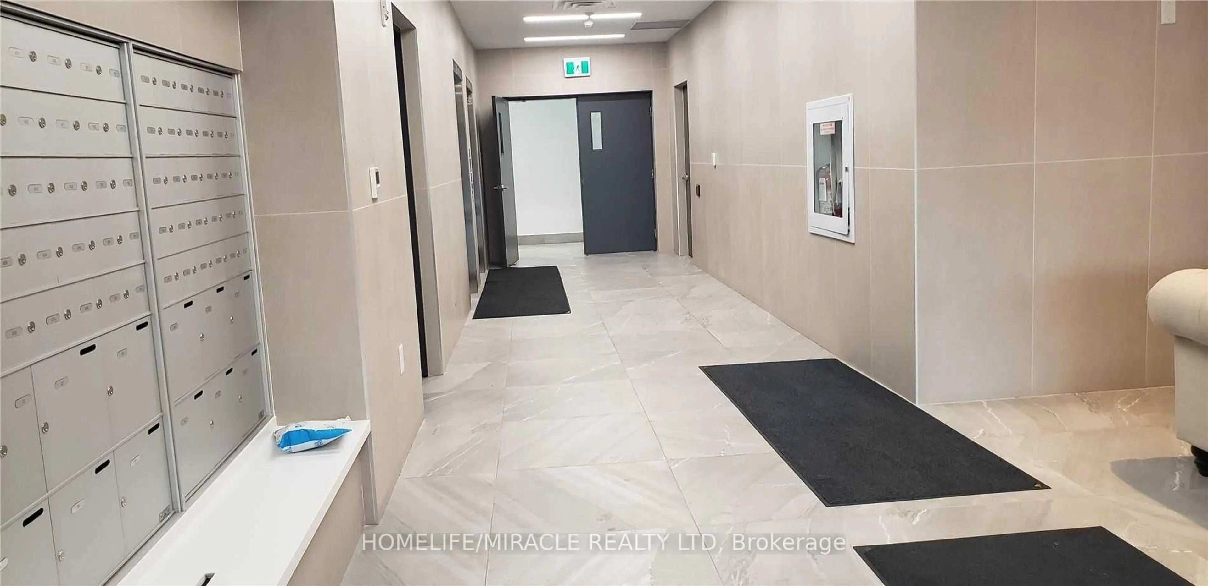 Indoor foyer for 1 Wellington St #318, Brantford Ontario L4T 3M3