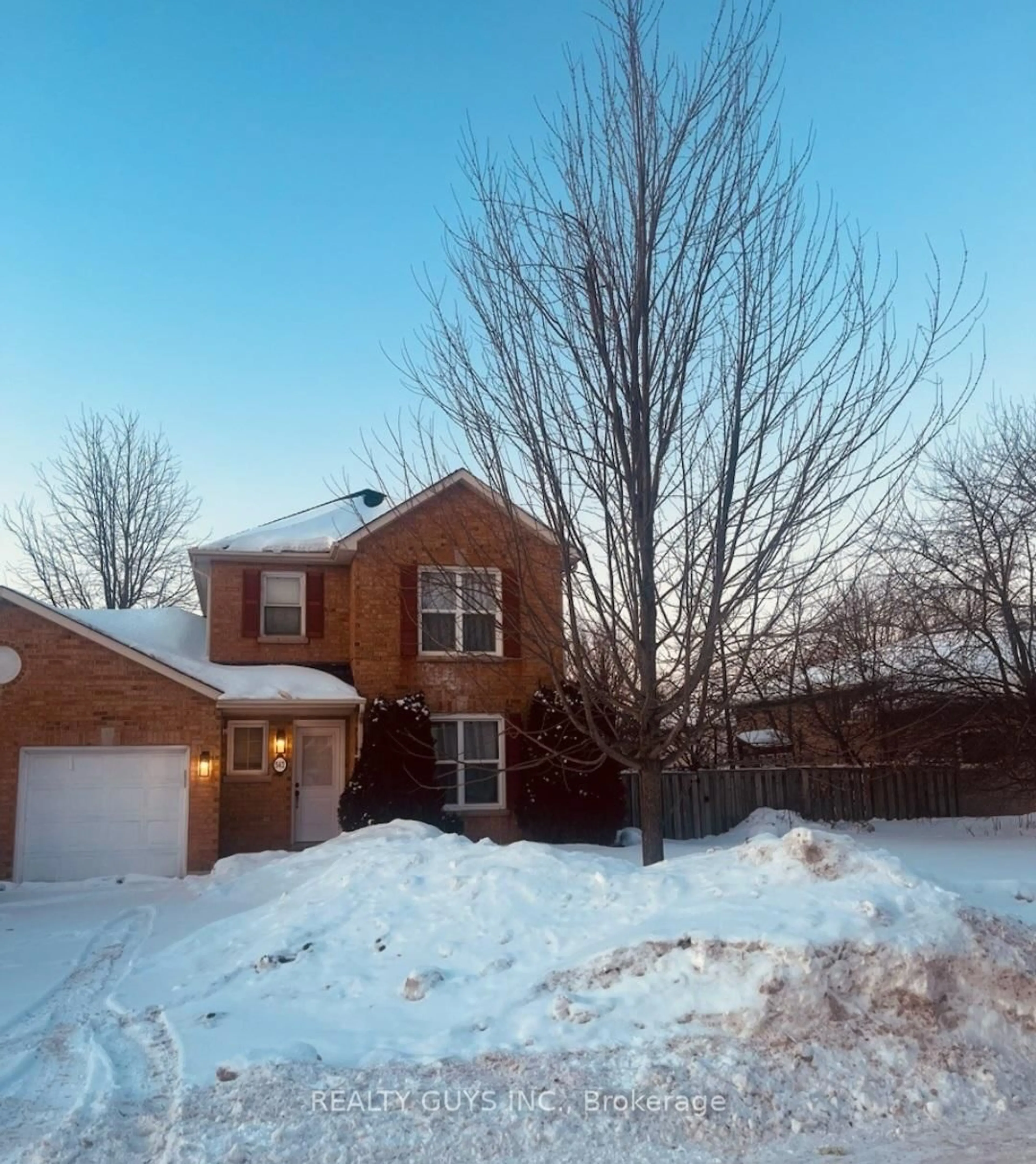 A pic from outside/outdoor area/front of a property/back of a property/a pic from drone, street for 542 Westman Ave, Peterborough Ontario K9K 2E6