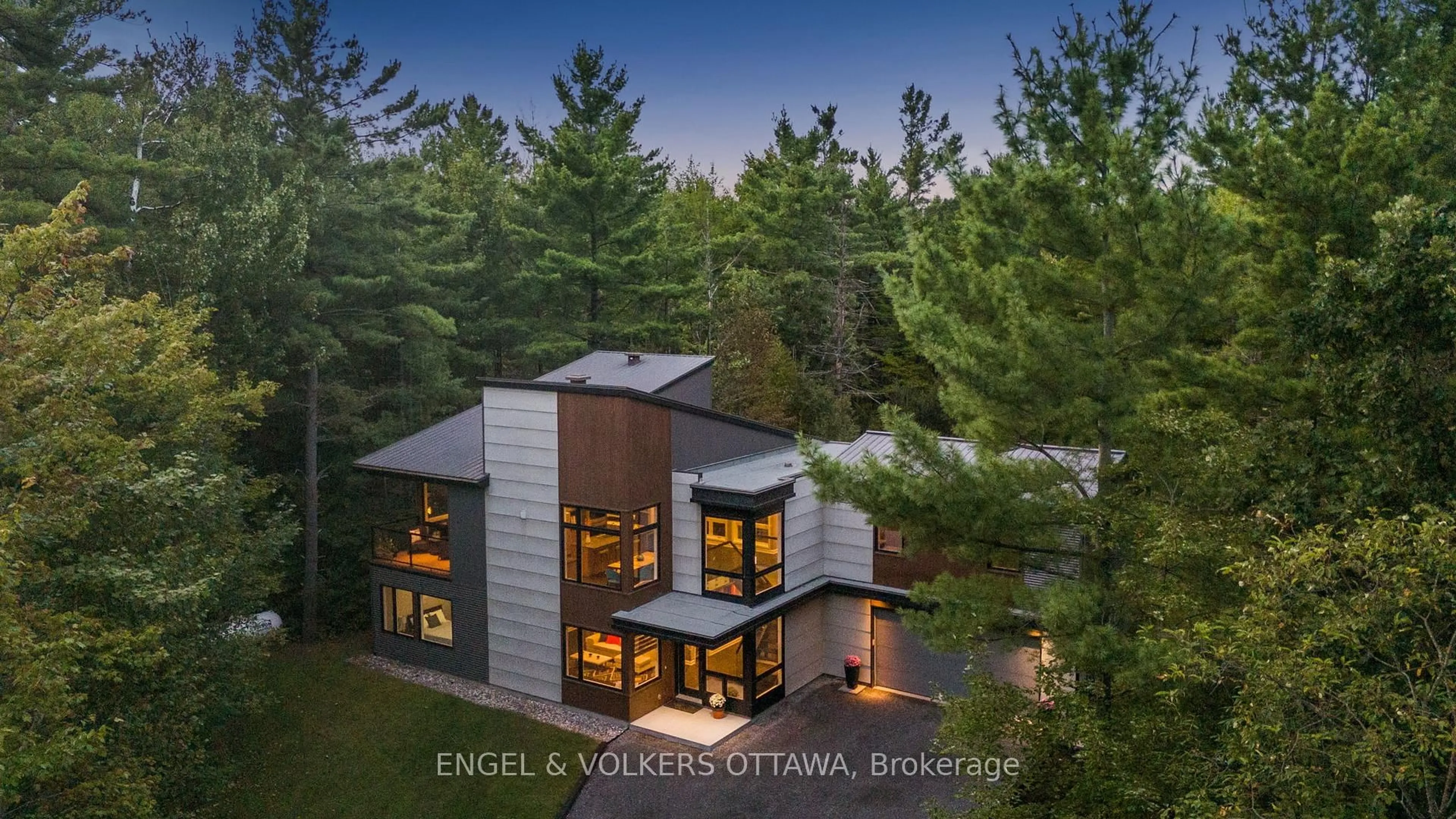 Unknown for 108 EDITH MARGARET Pl, Ottawa Ontario K2W 1A8