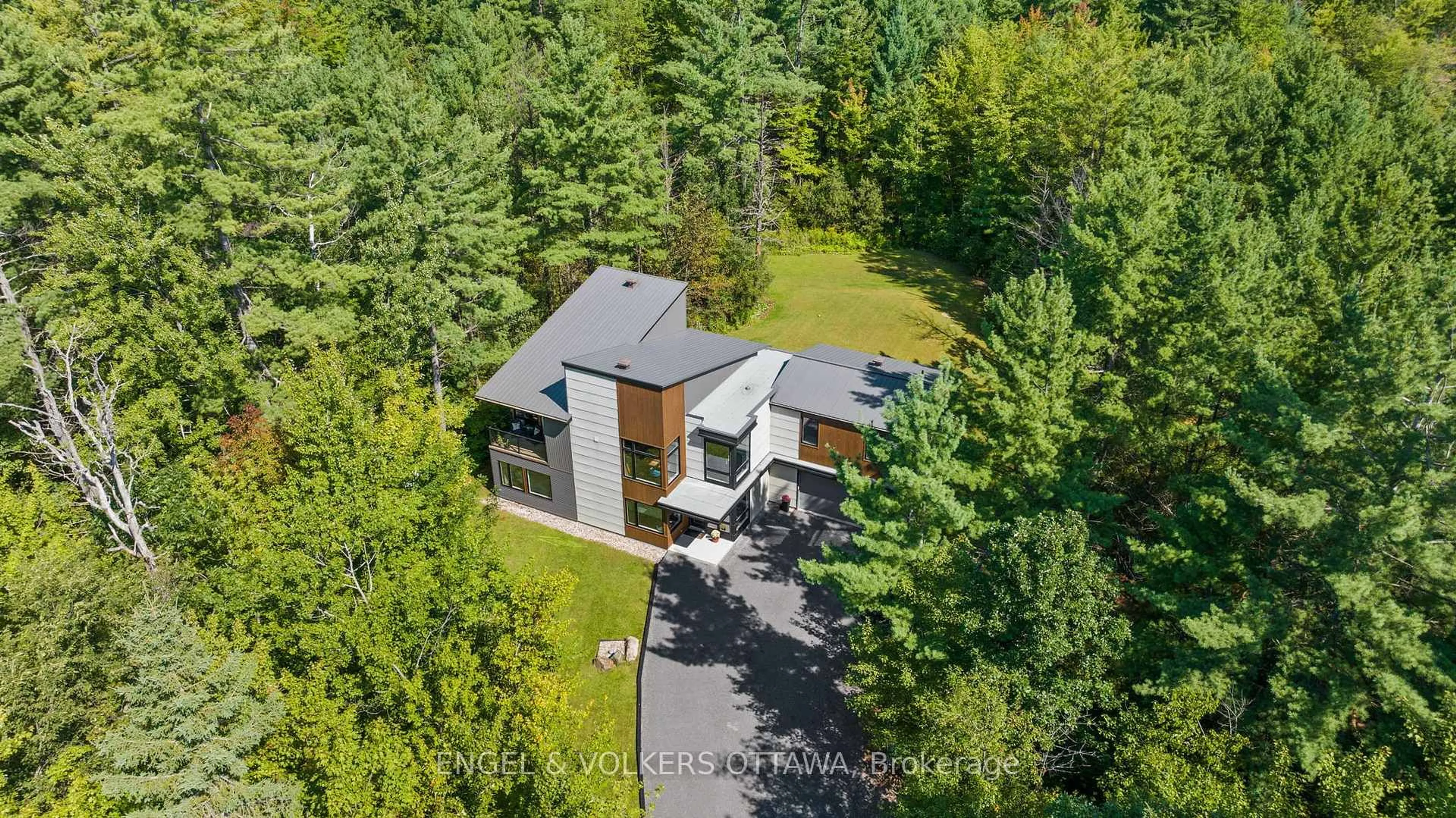 A pic from outside/outdoor area/front of a property/back of a property/a pic from drone, forest/trees view for 108 EDITH MARGARET Pl, Ottawa Ontario K2W 1A8