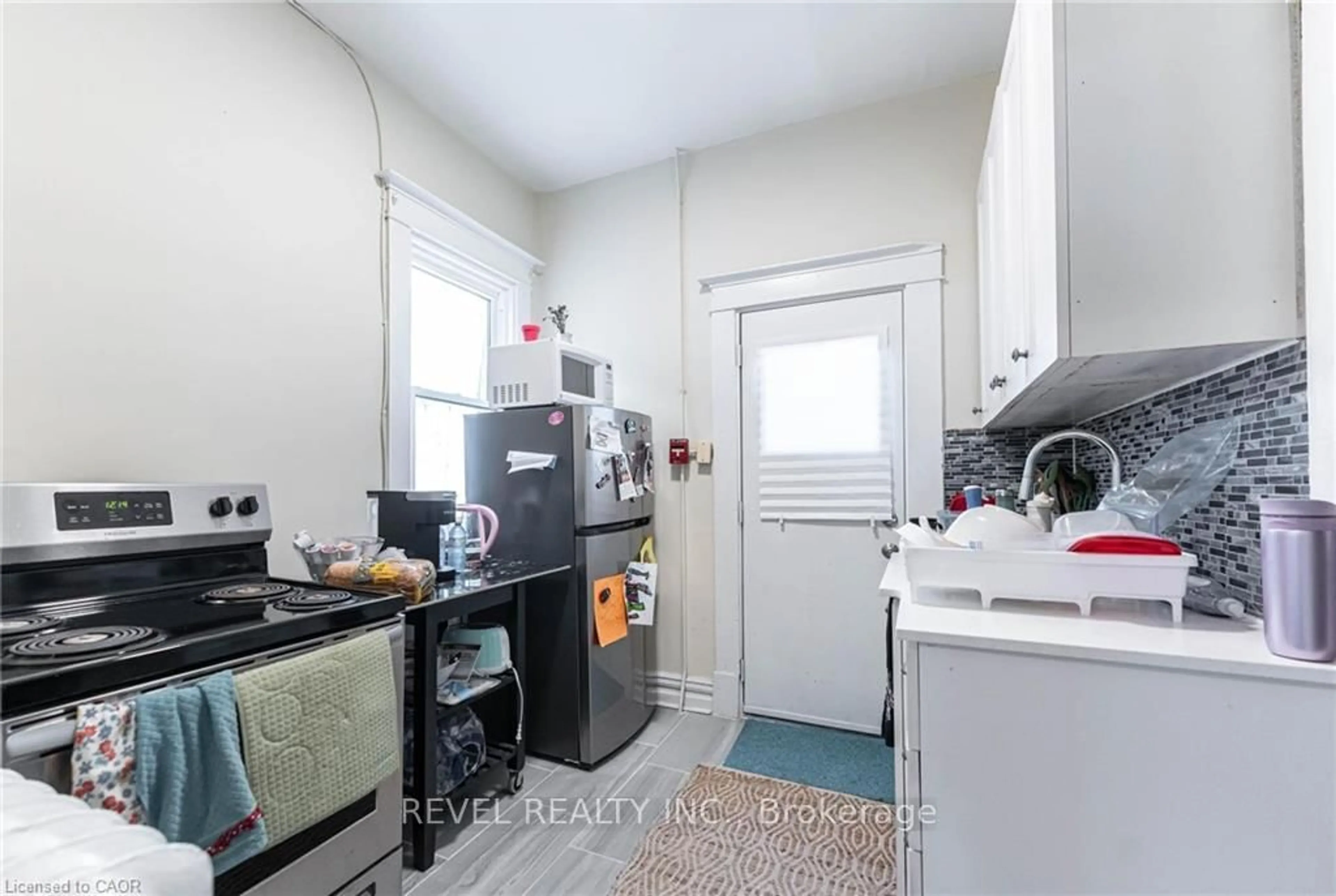 Standard kitchen, unknown for 25 West Ave, Hamilton Ontario L8N 2S2