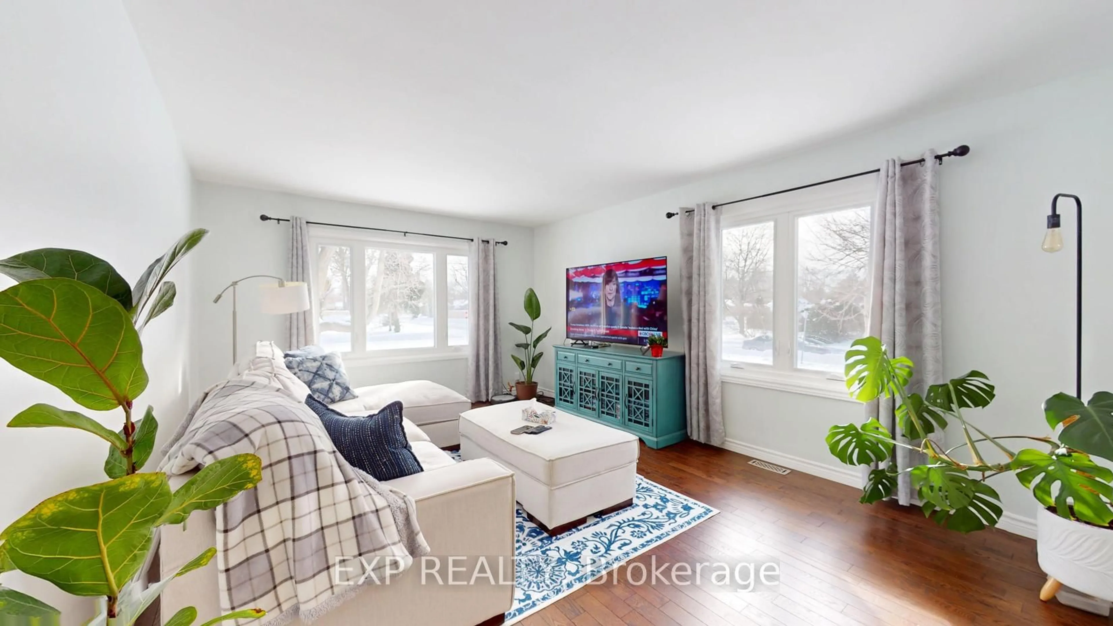 Living room with furniture, unknown for 678 LAUDERDALE Ave, London North Ontario N5X 1N1