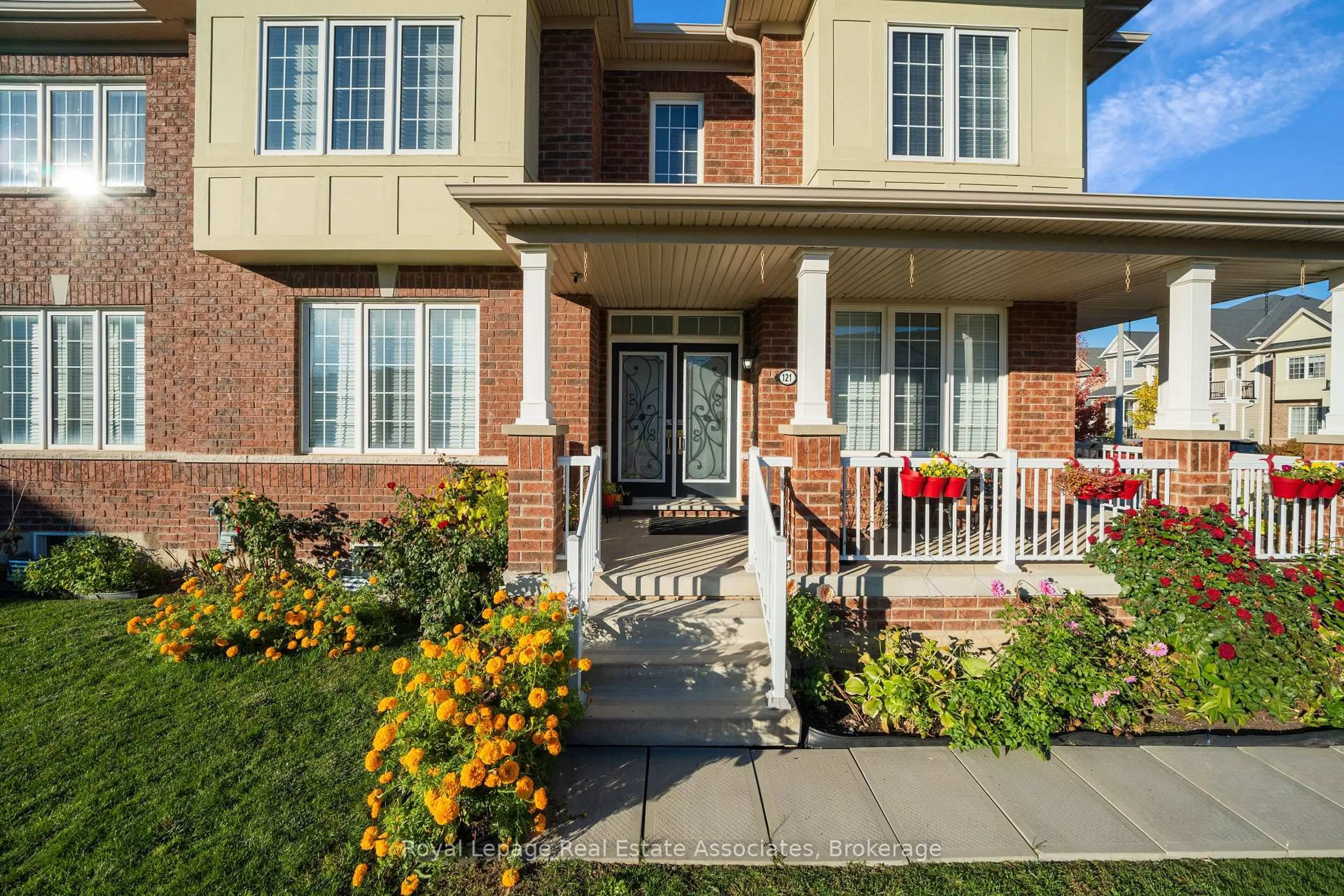 Home with brick exterior material, street for 121 Esther Cres, Thorold Ontario L3B 0H1