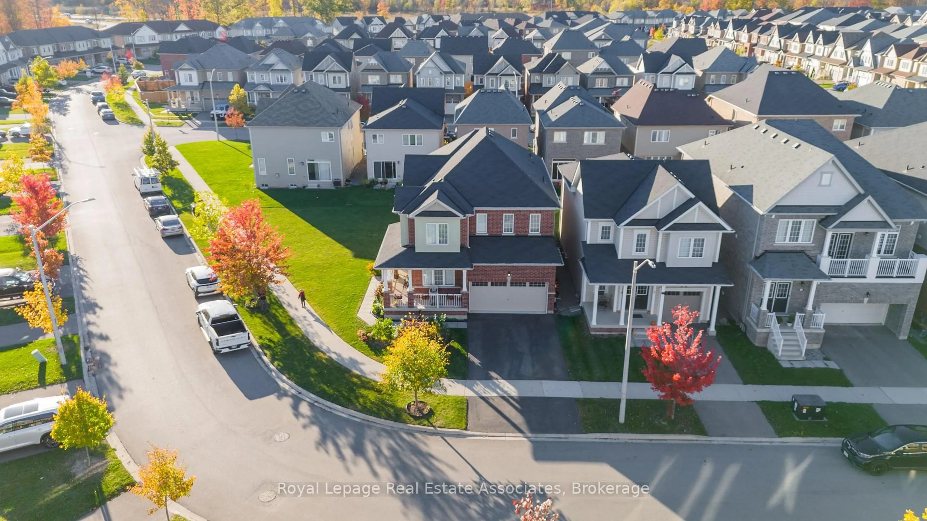 A pic from outside/outdoor area/front of a property/back of a property/a pic from drone, street for 121 Esther Cres, Thorold Ontario L3B 0H1