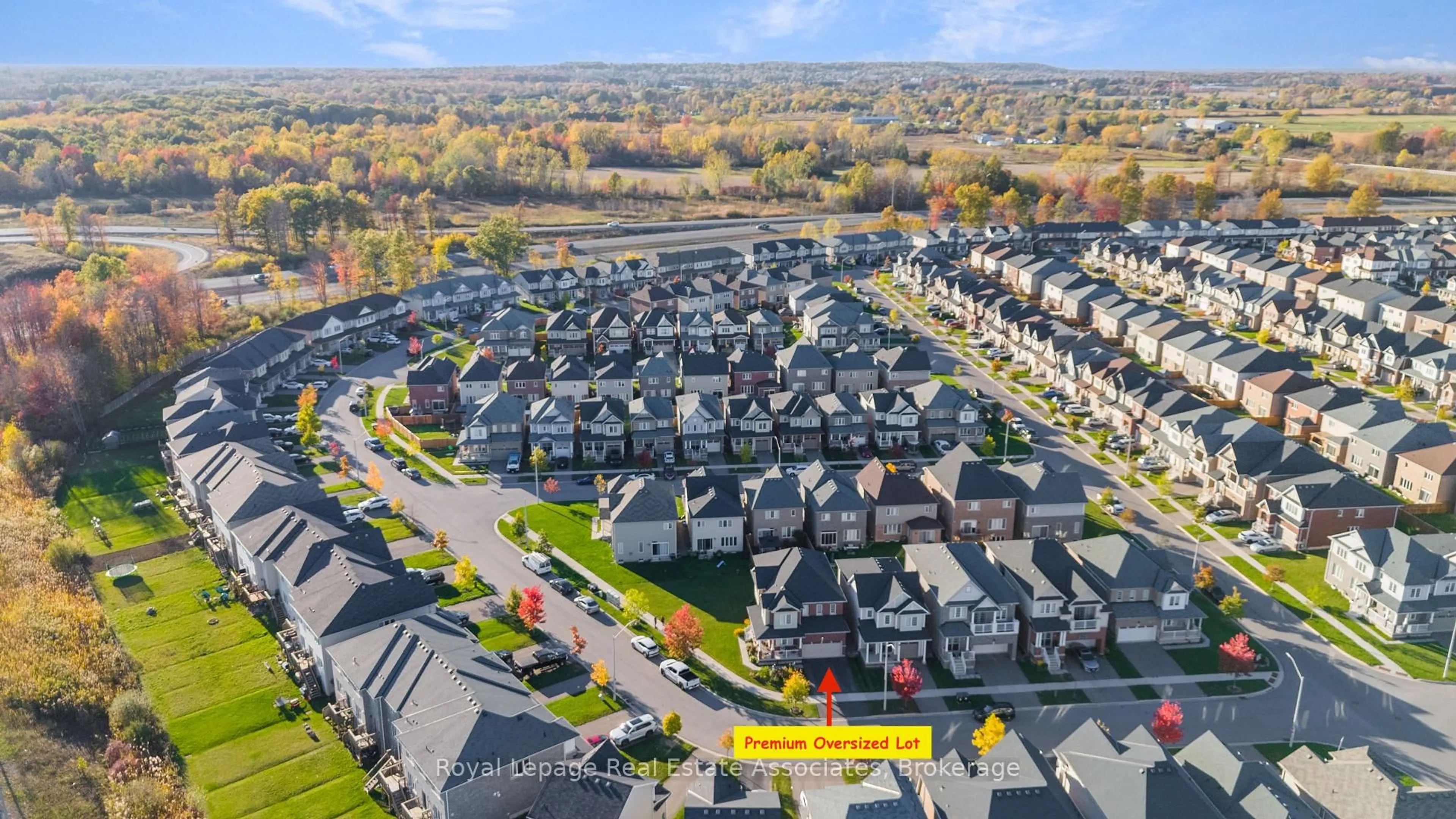 A pic from outside/outdoor area/front of a property/back of a property/a pic from drone, street for 121 Esther Cres, Thorold Ontario L3B 0H1