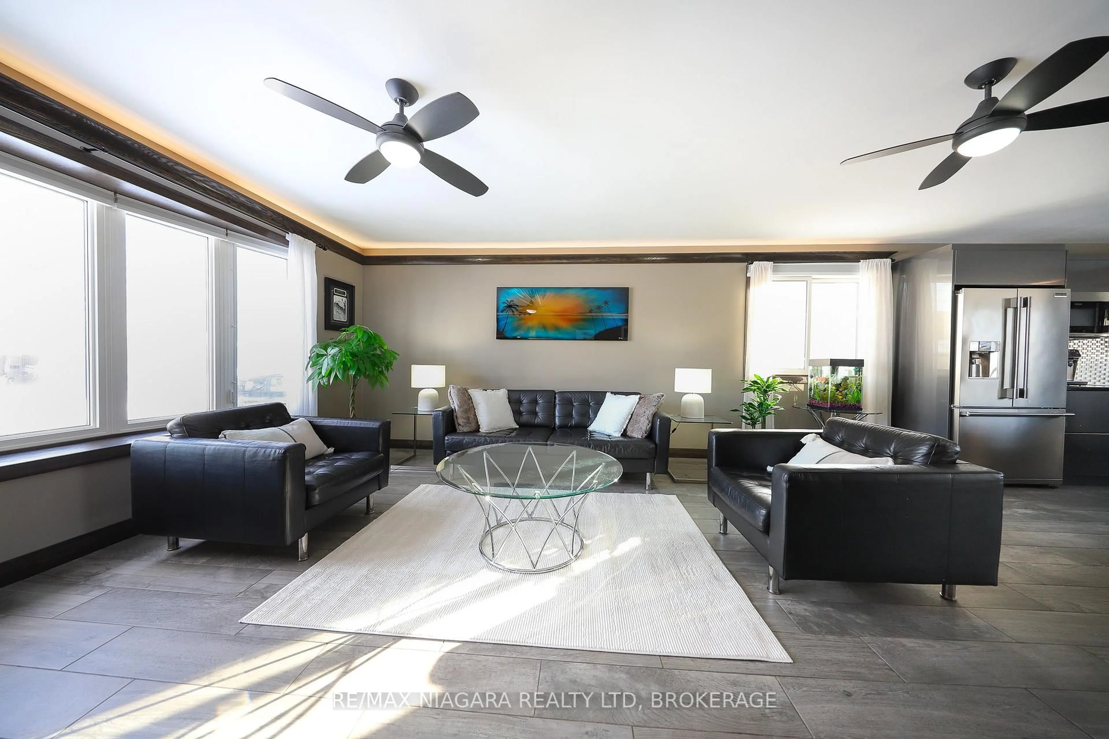 Living room with furniture, unknown for 21 Jessica Dr, St. Catharines Ontario L2M 6V9