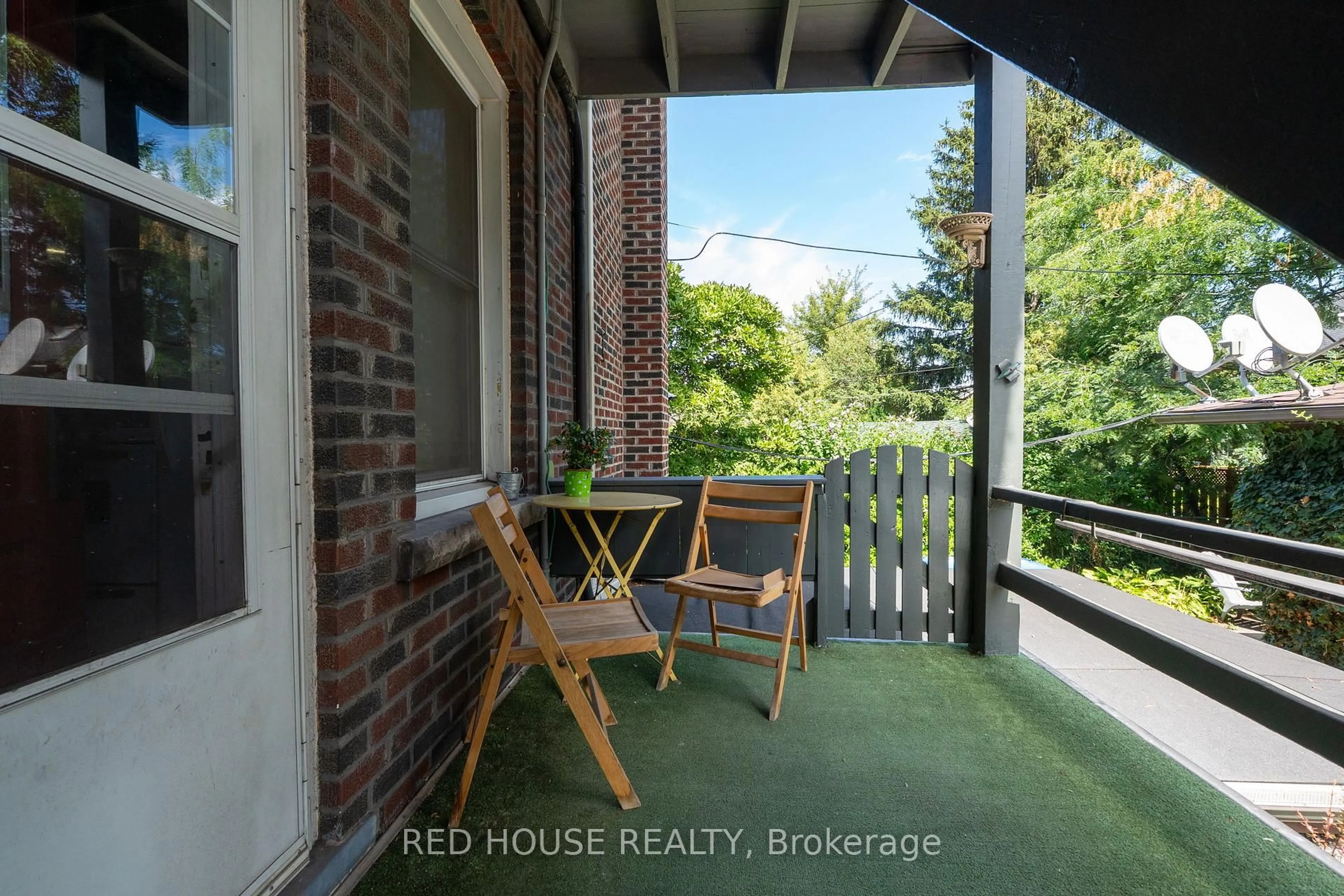 Patio, street for 55 Balsam Ave, Hamilton Ontario L8M 3A9